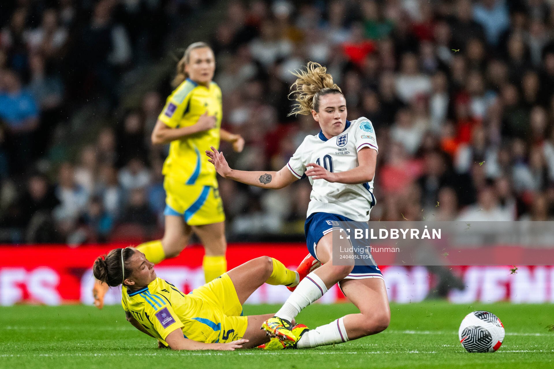 Julia Zigiotti Olme of Sweden and Grace Clinton of England