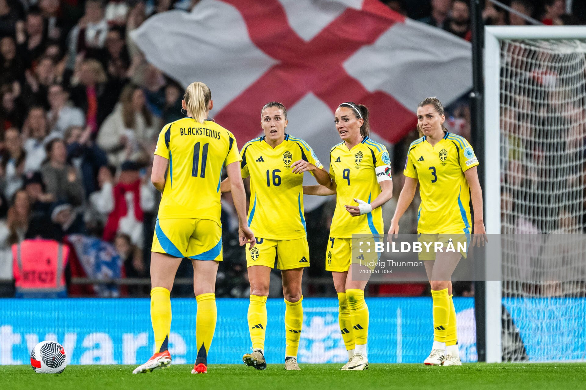 Stina Blackstenius, Filippa Angeldahl, Kosovare Asllani and
