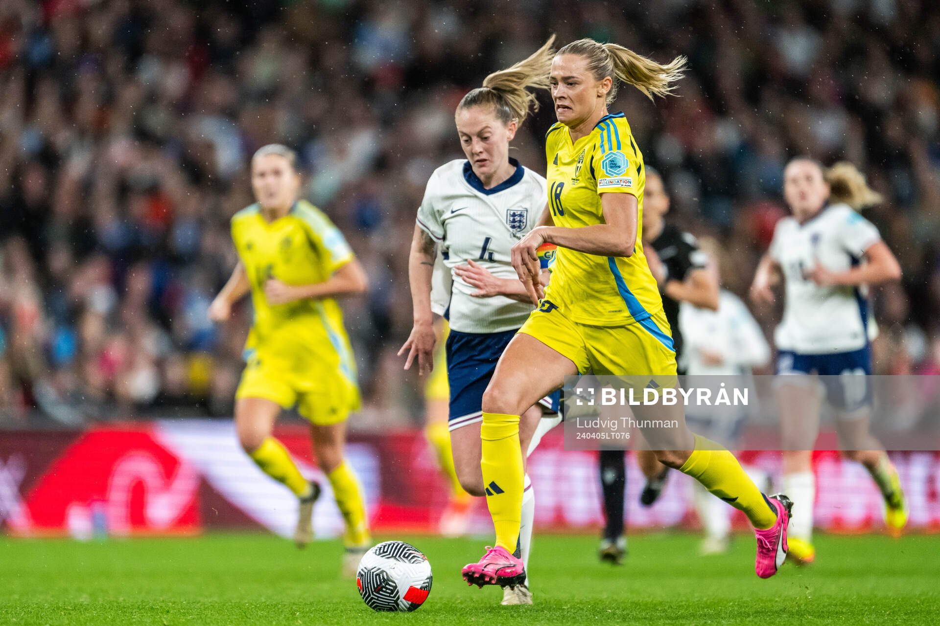 Keira Walsh of England and Fridolina Rolfö of Sweden