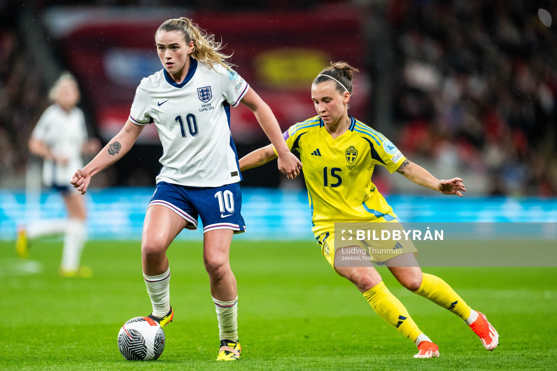 Grace Clinton of England and Julia Zigiotti Olme of Sweden