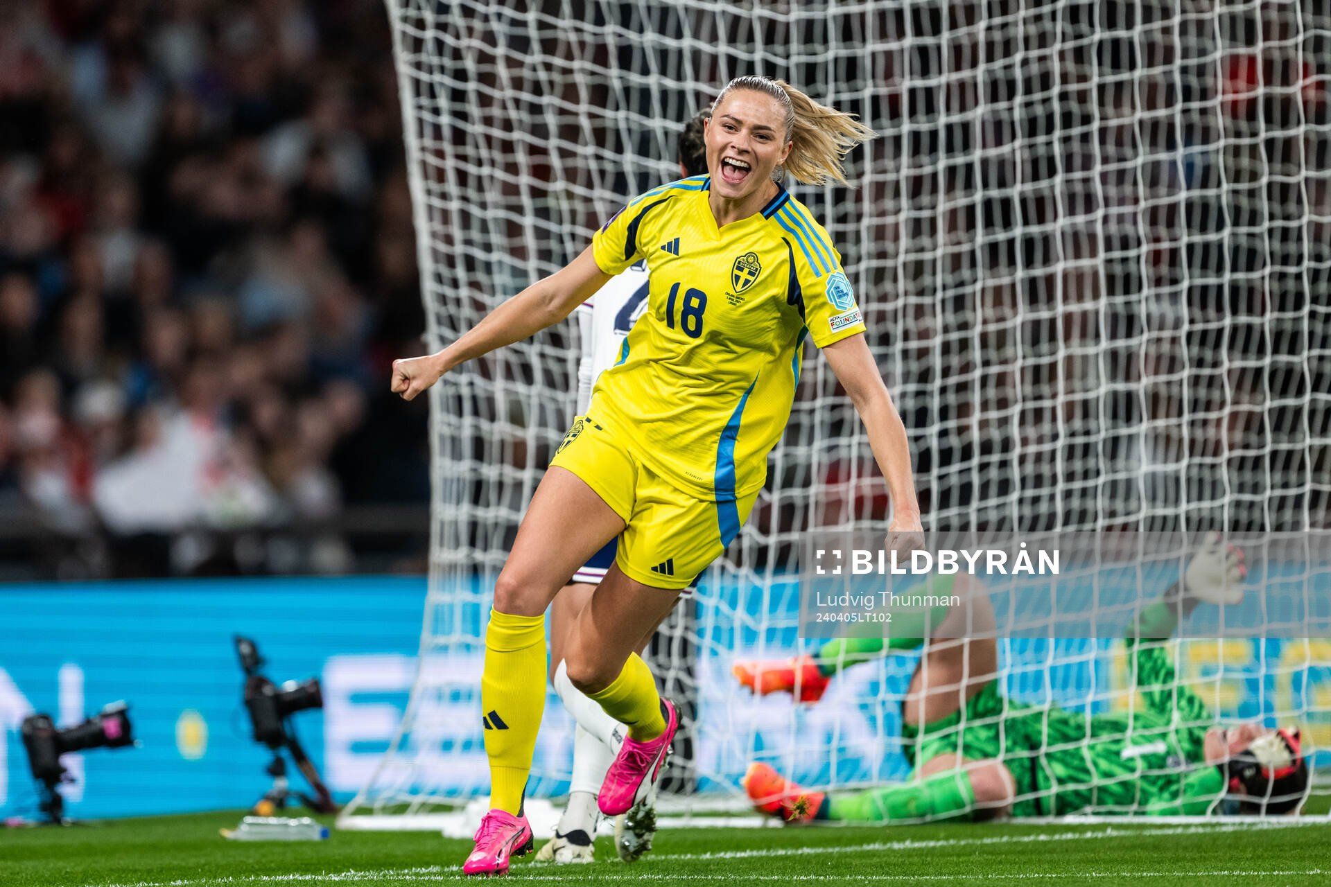 Fridolina Rolfö of Sweden celebrates