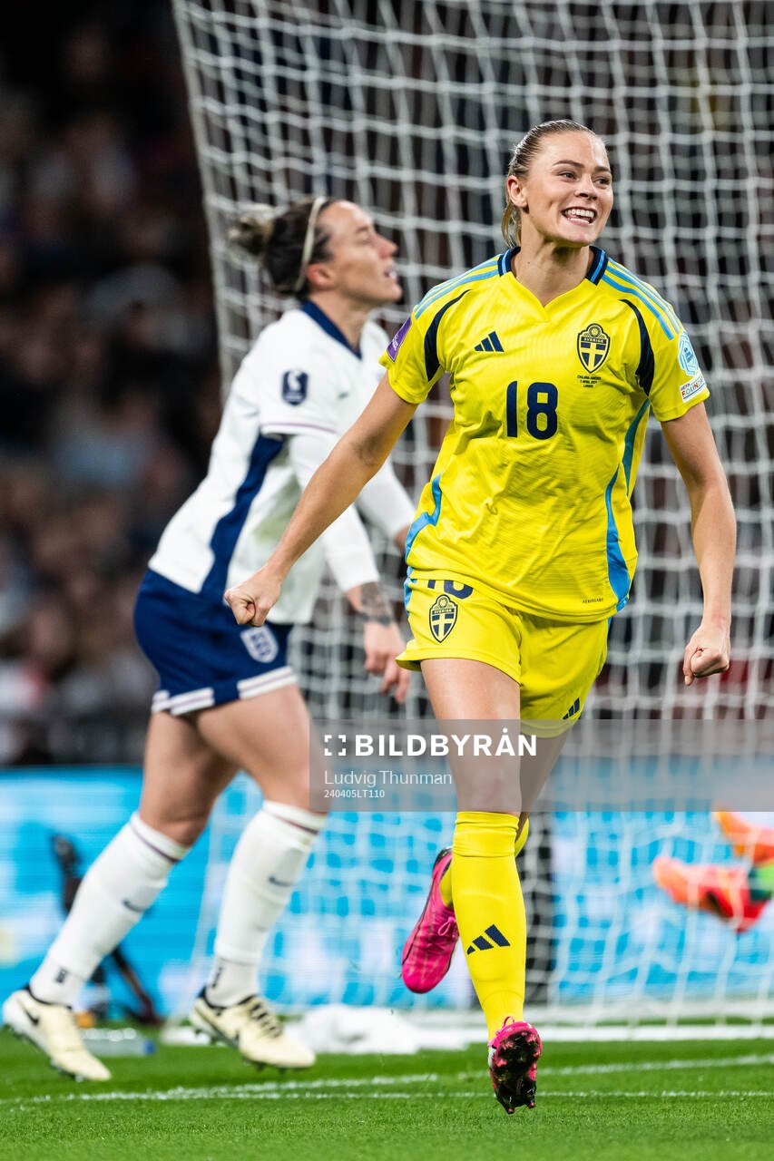Fridolina Rolfö of Sweden celebrates