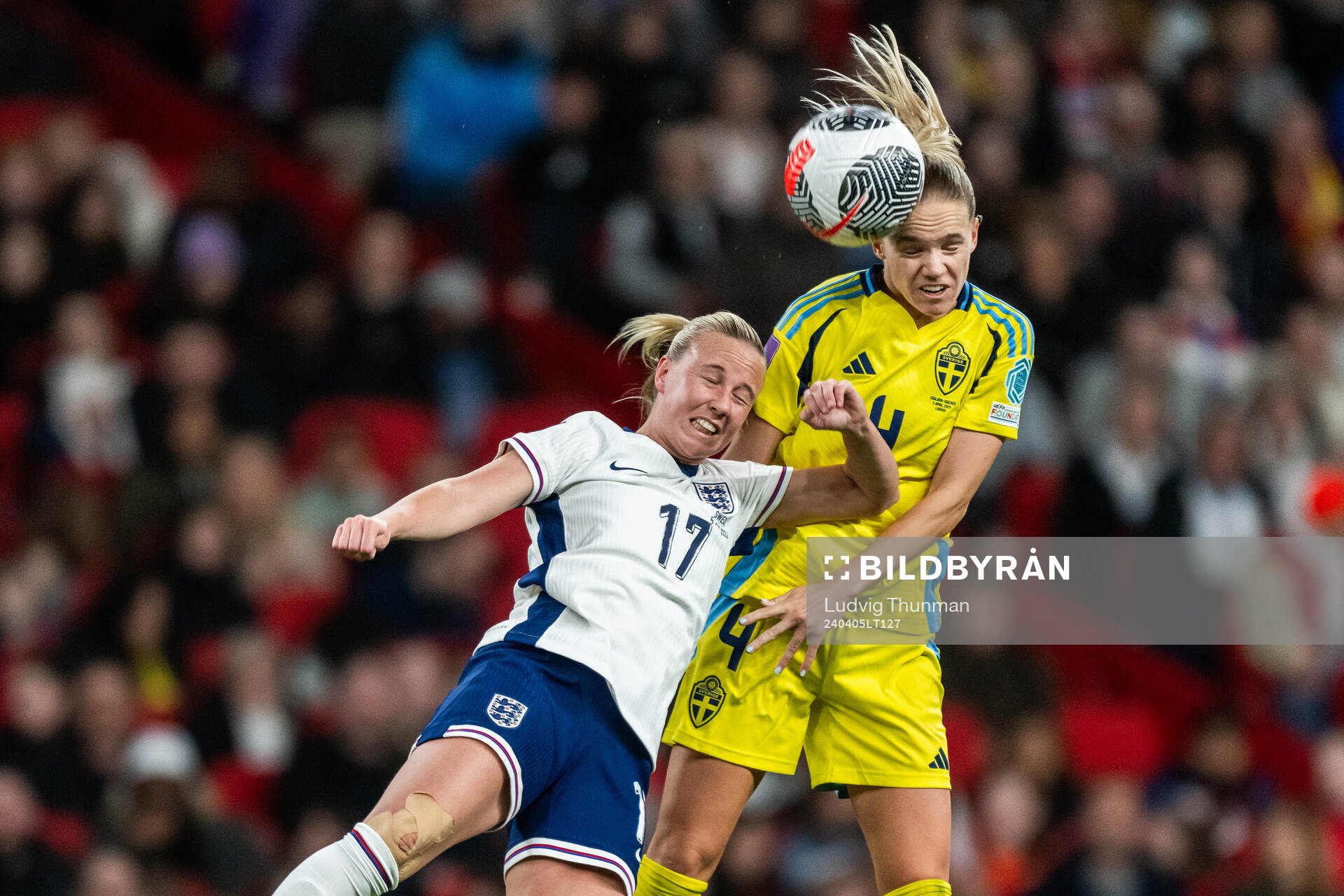 Beth Mead of England and Hanna Lundkvist of Sweden during the UEFA Women's Euro Qualifier football match between England and Sweden on April 5, 2024 in London.