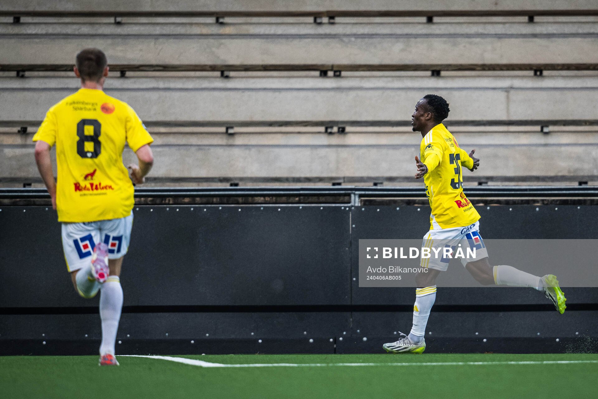 Falkenbergs FFs Wanbe Godwin Aguda jublar