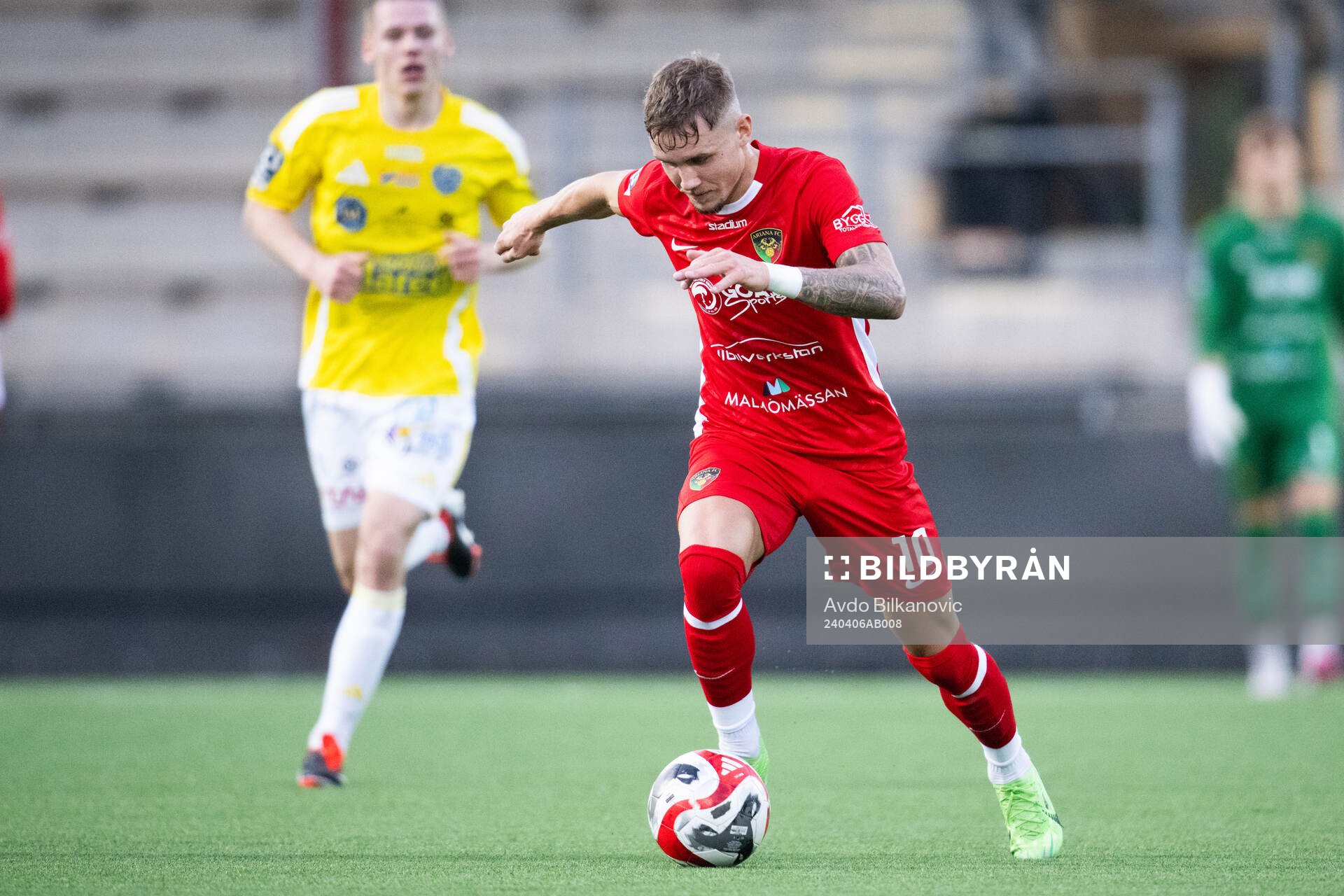 Ariana FCs Anton Reuterskiöld under fotbollsmatchen i Division 1 Södra mellan Ariana FC och Falkenbergs FF den 6 april 2024 i Malmö.