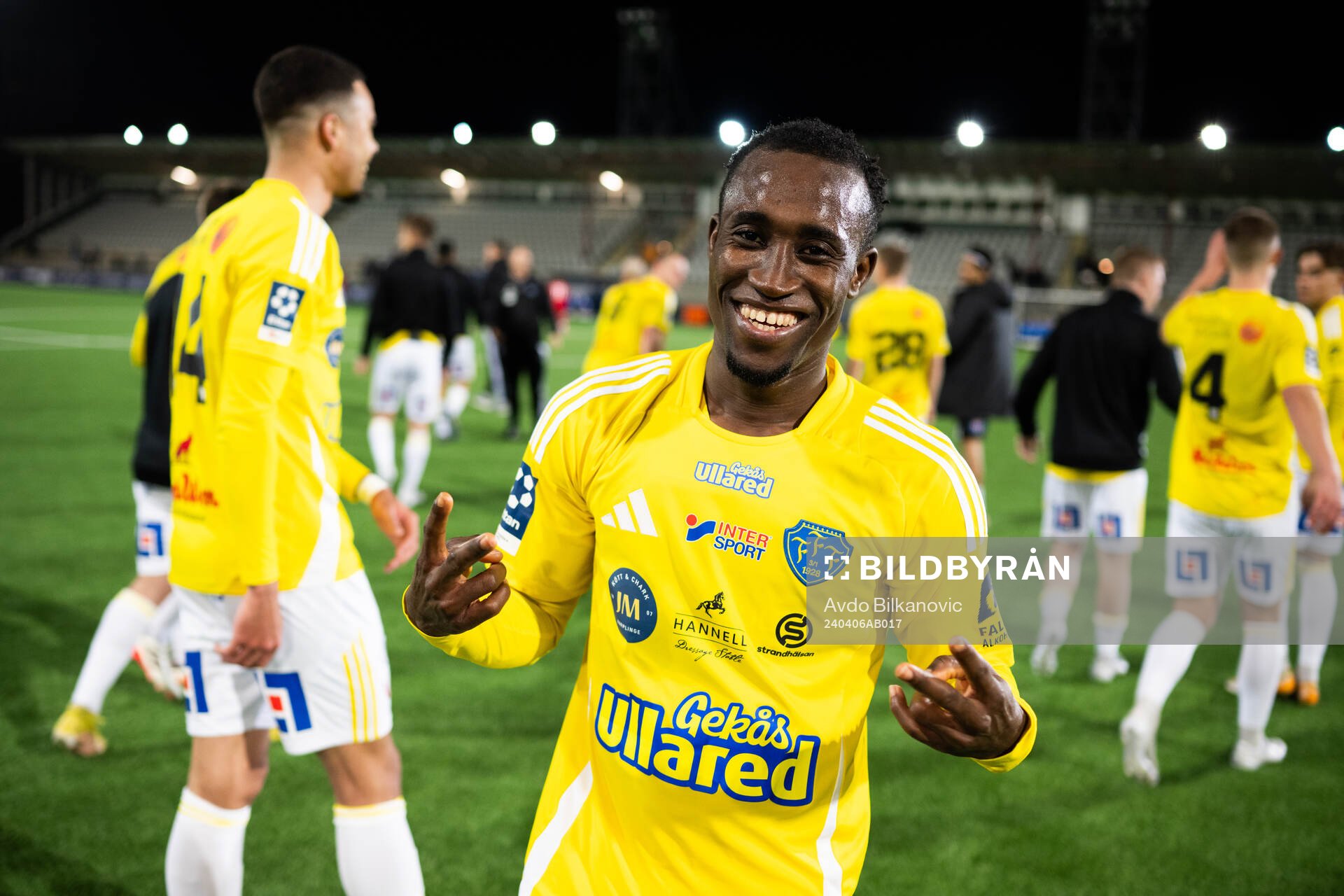 Falkenbergs FFs Wanbe Godwin Aguda jublar efter slutsignalen under fotbollsmatchen i Division 1 Södra mellan Ariana FC och Falkenbergs FF den 6 april 2024 i Malmö.