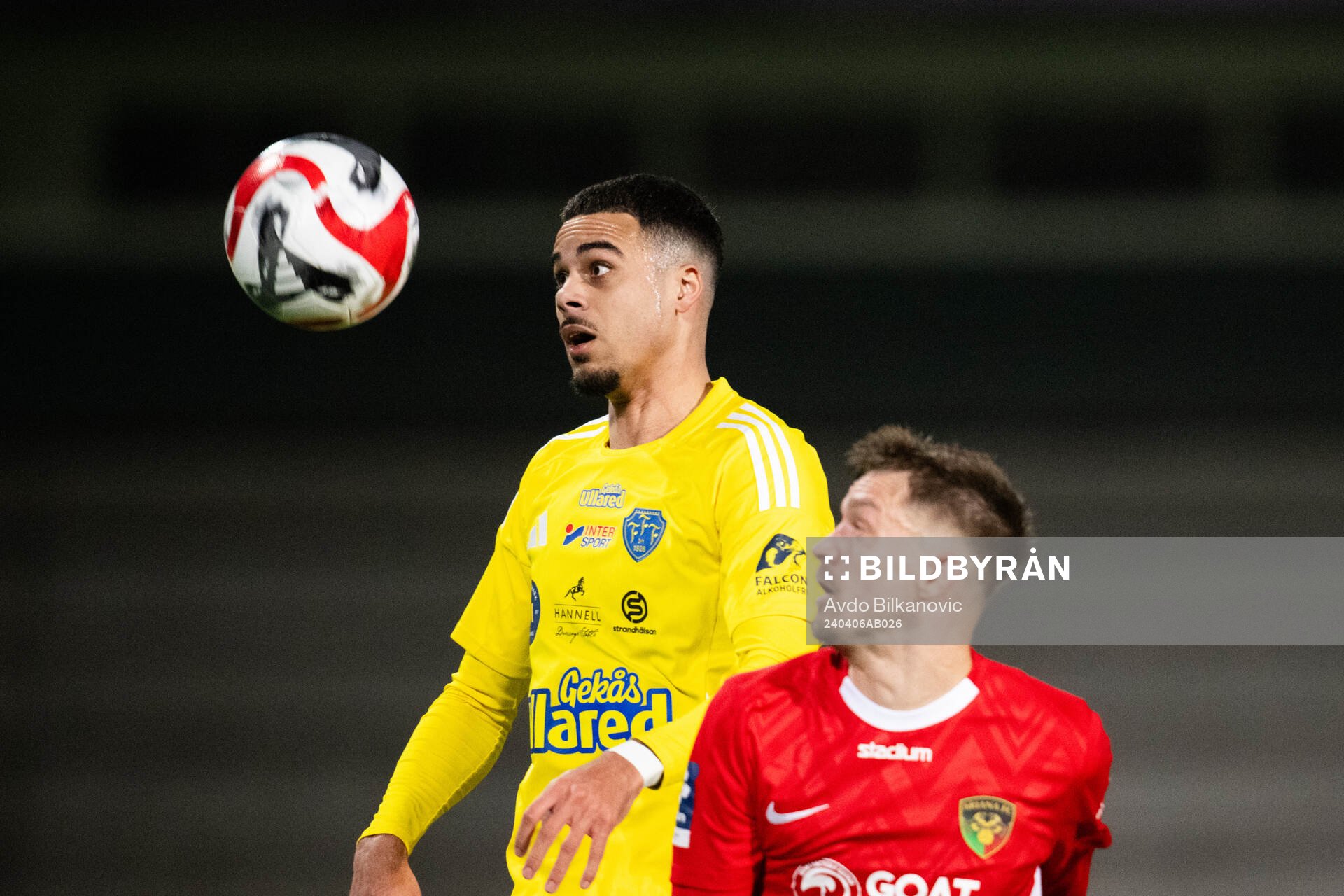 Ariana FCs Rasmus Lindkvist och Falkenbergs FFs Isaac Shears