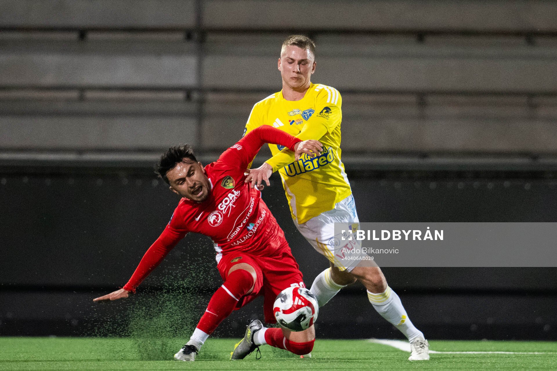 Ariana FCs Arfanullah Habibi och Falkenbergs FFs Gabriel Johansson under fotbollsmatchen i Division 1 Södra mellan Ariana FC och Falkenbergs FF den 6 april 2024 i Malmö.