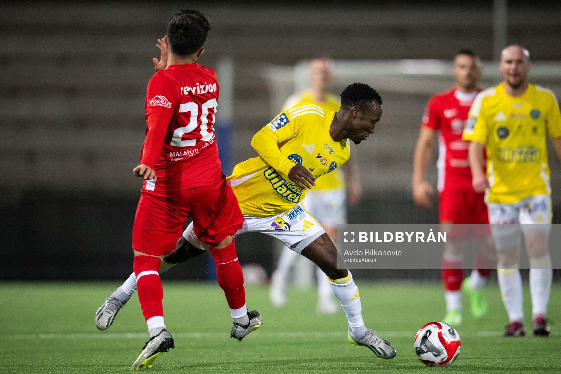 Ariana FCs Arfanullah Habibi och Falkenbergs FFs Wanbe Godwin Aguda under fotbollsmatchen i Division 1 Södra mellan Ariana FC och Falkenbergs FF den 6 april 2024 i Malmö.