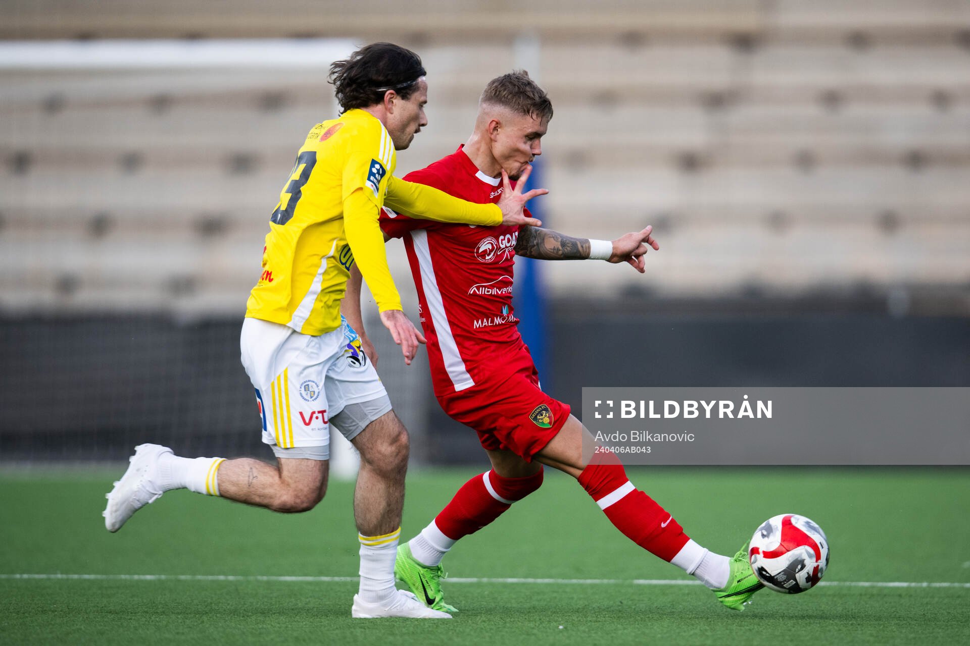Ariana FCs Anton Reuterskiöld under fotbollsmatchen i Division 1 Södra mellan Ariana FC och Falkenbergs FF den 6 april 2024 i Malmö.
