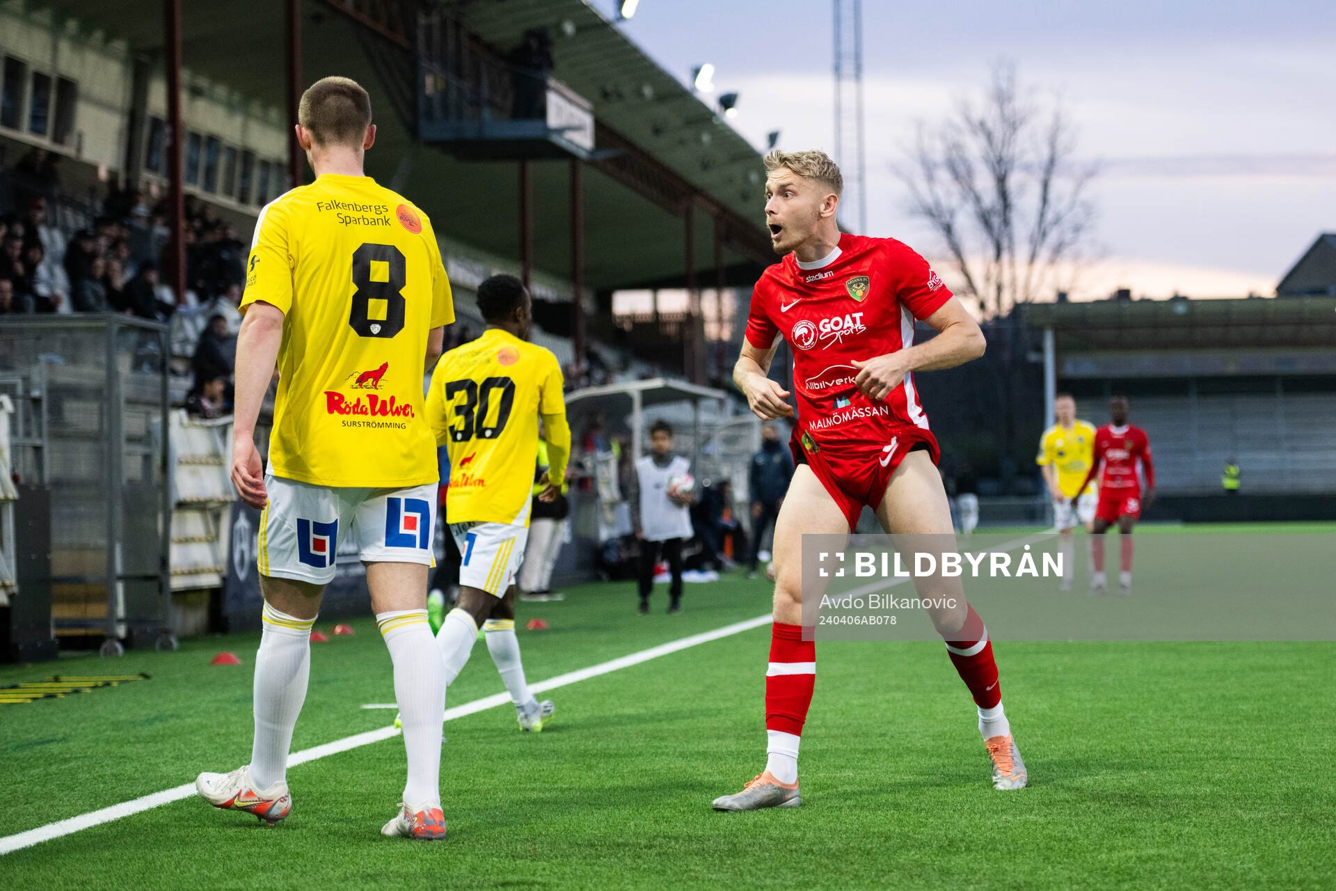 Ariana FCs Johan Brannefalk agerar under fotbollsmatchen i Division 1 Södra mellan Ariana FC och Falkenbergs FF den 6 april 2024 i Malmö.