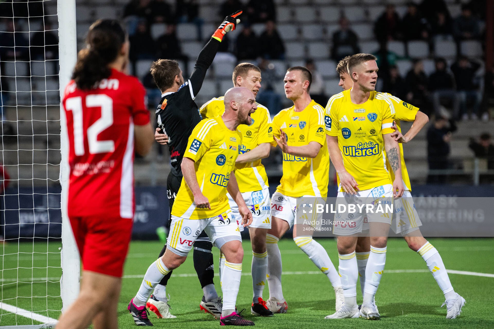 Falkenbergs FFs målvakt Anton Andersson jublar