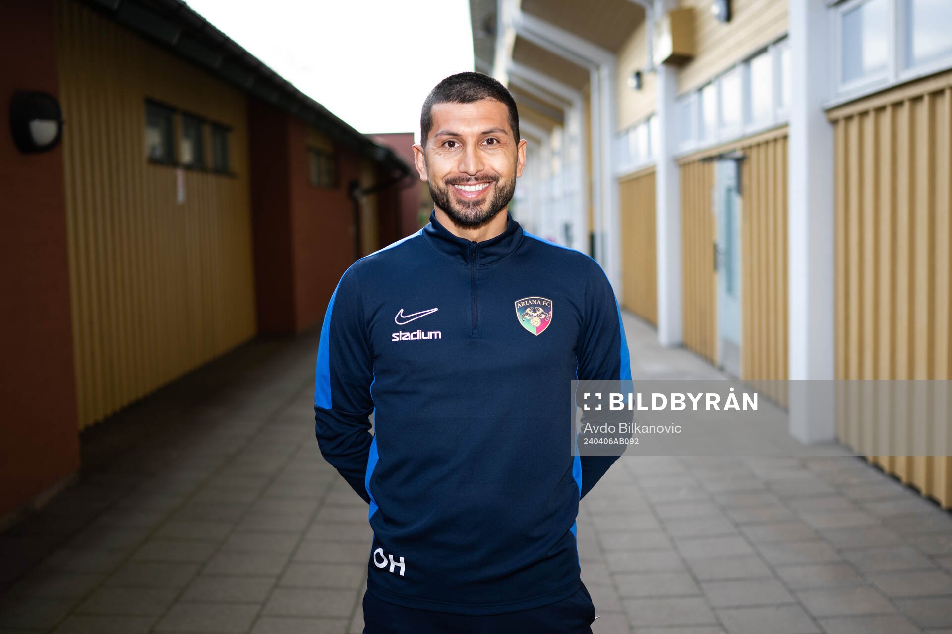 Ariana FCs sportchef Omid Hushmand under fotbollsmatchen i Division 1 Södra mellan Ariana FC och Falkenbergs FF den 6 april 2024 i Malmö.