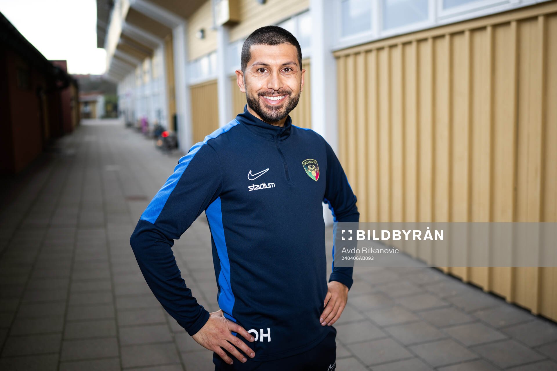 Ariana FCs sportchef Omid Hushmand under fotbollsmatchen i Division 1 Södra mellan Ariana FC och Falkenbergs FF den 6 april 2024 i Malmö.