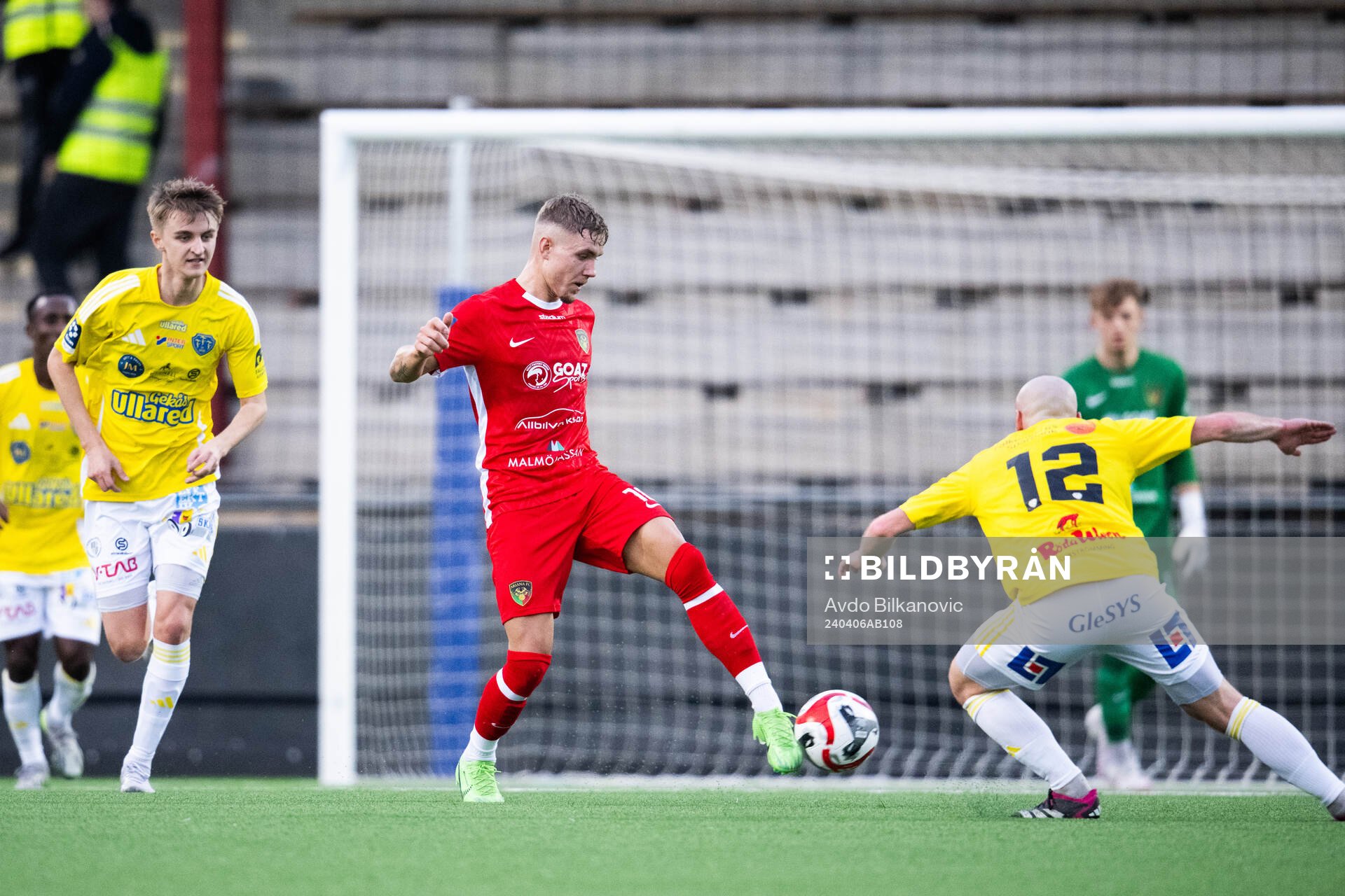 Ariana FCs Anton Reuterskiöld under fotbollsmatchen i Division 1 Södra mellan Ariana FC och Falkenbergs FF den 6 april 2024 i Malmö.