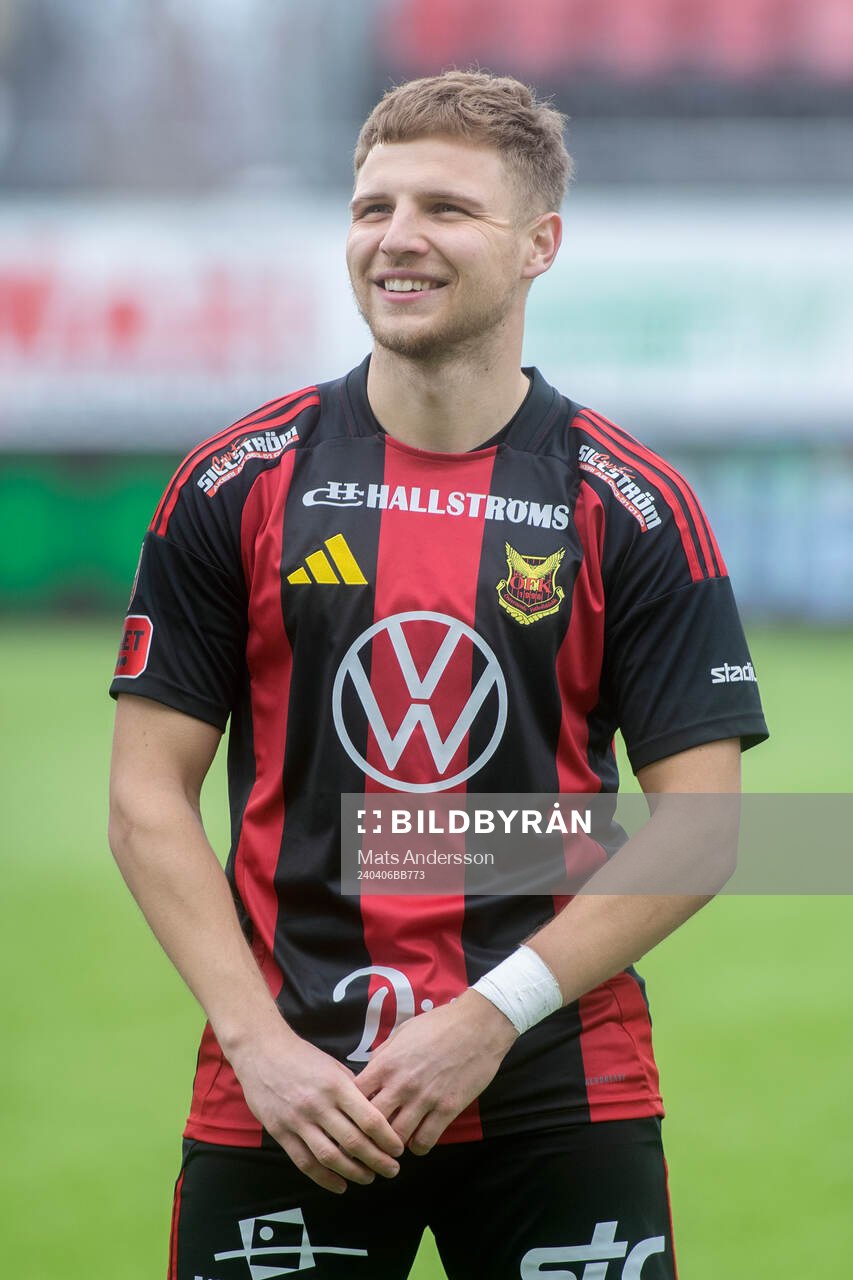 Östersunds Mykola Musolitin innan fotbollsmatchen i