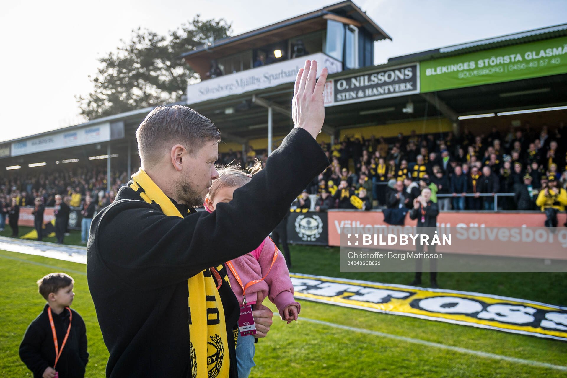 David Löfquist tackas av