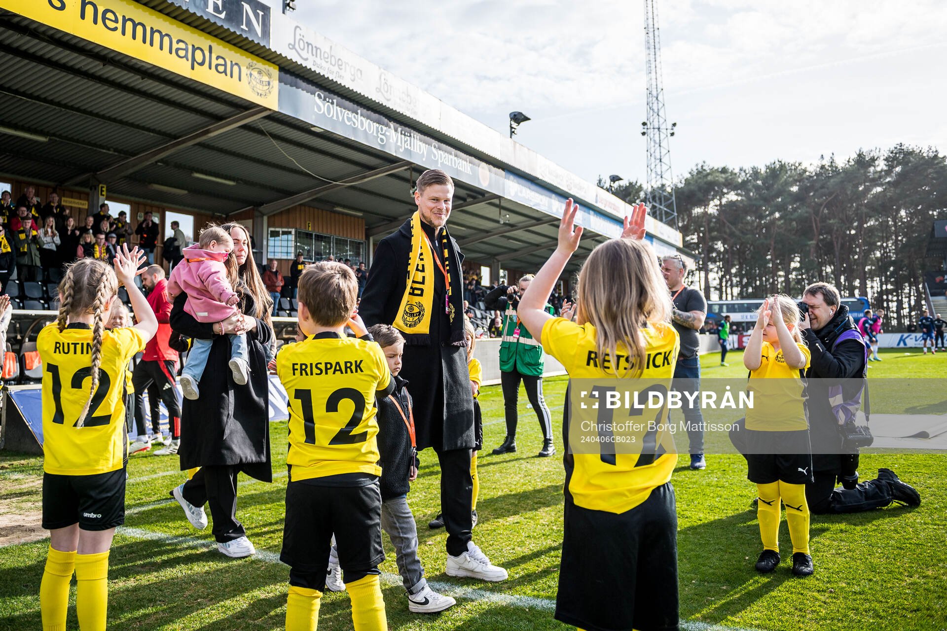 David Löfquist tackas av