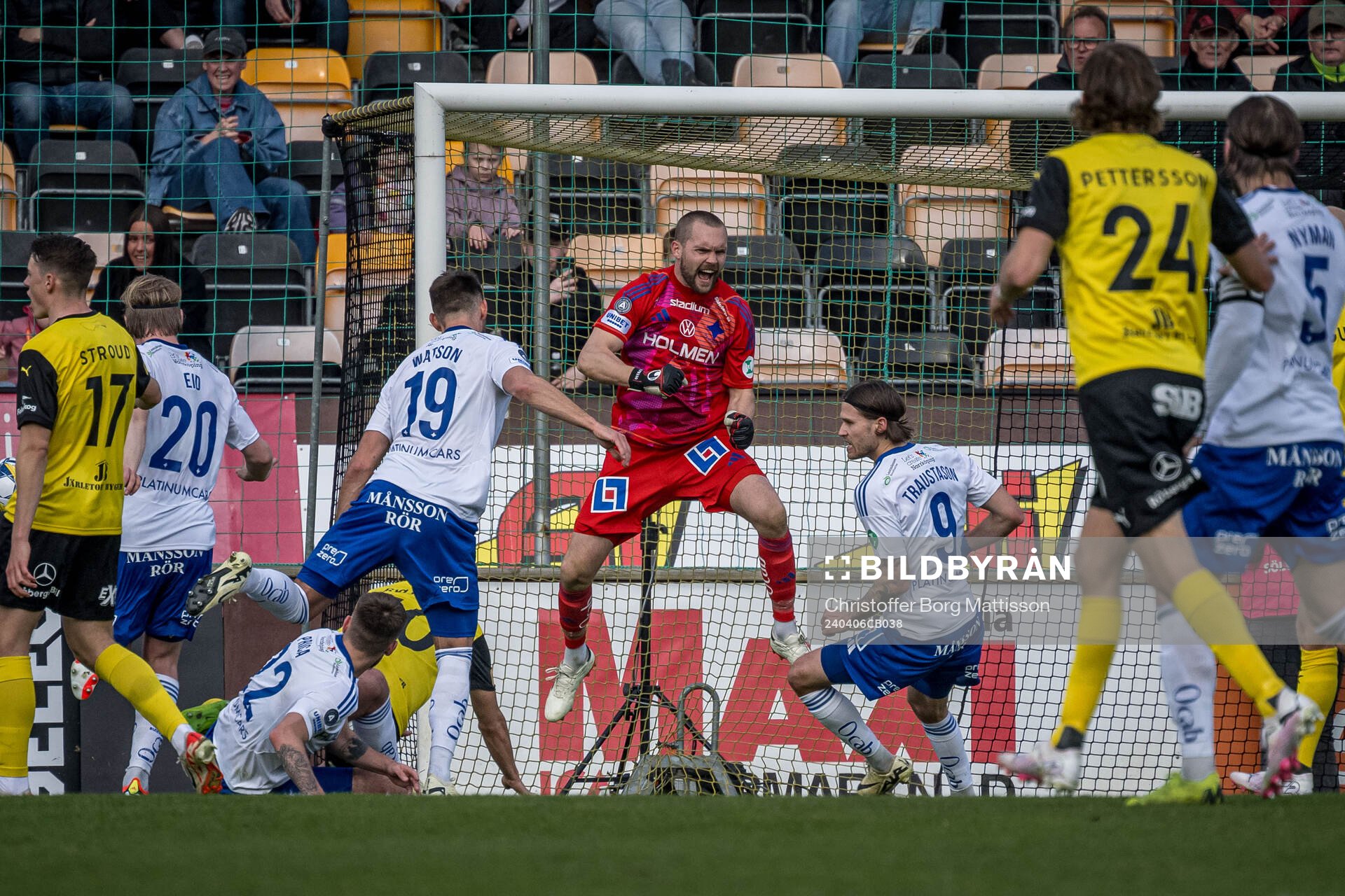 IFK Norrköpings målvakt Oscar Jansson jublar