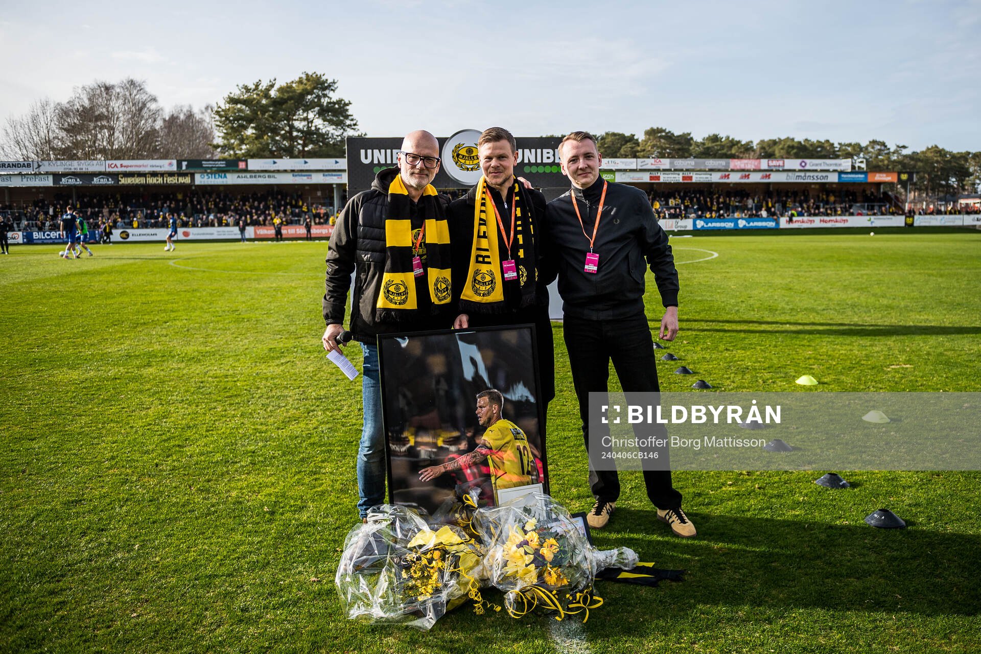 David Löfquist tackas av