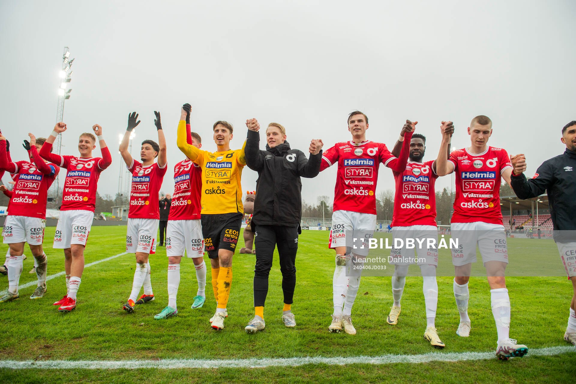Degerfors jublar med supportar