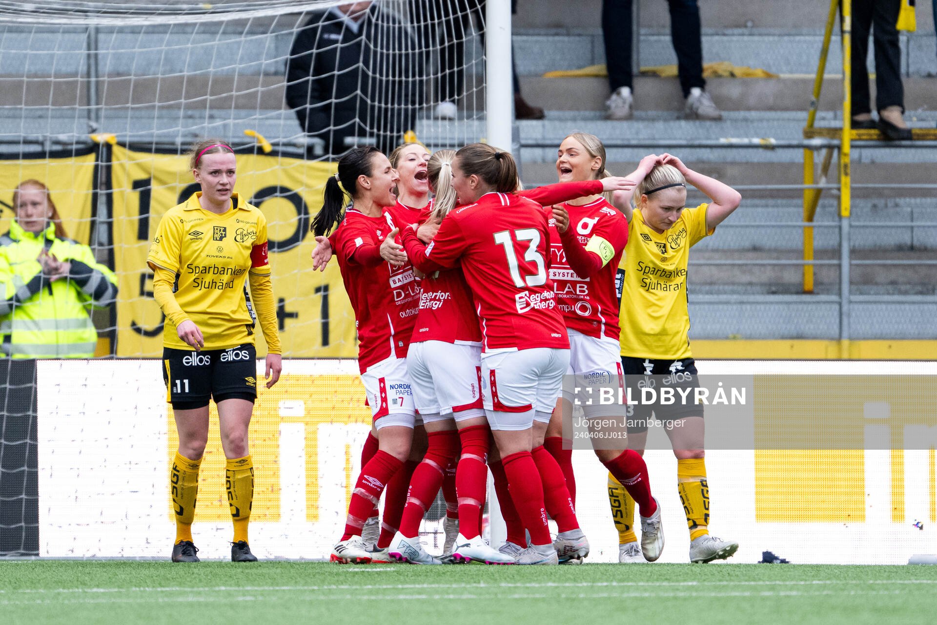 Degerfors  spelare jublar