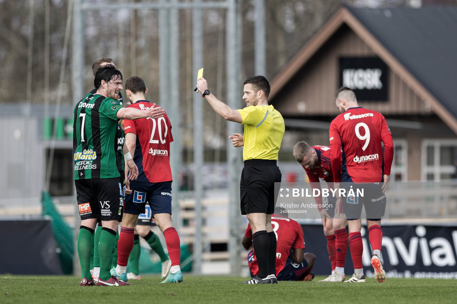 Varbergs Robin Tranberg tilldelas en varning under fotbollsmatchen i Superettan mellan Varberg och Öster den 6 april 2024 i Varberg. 