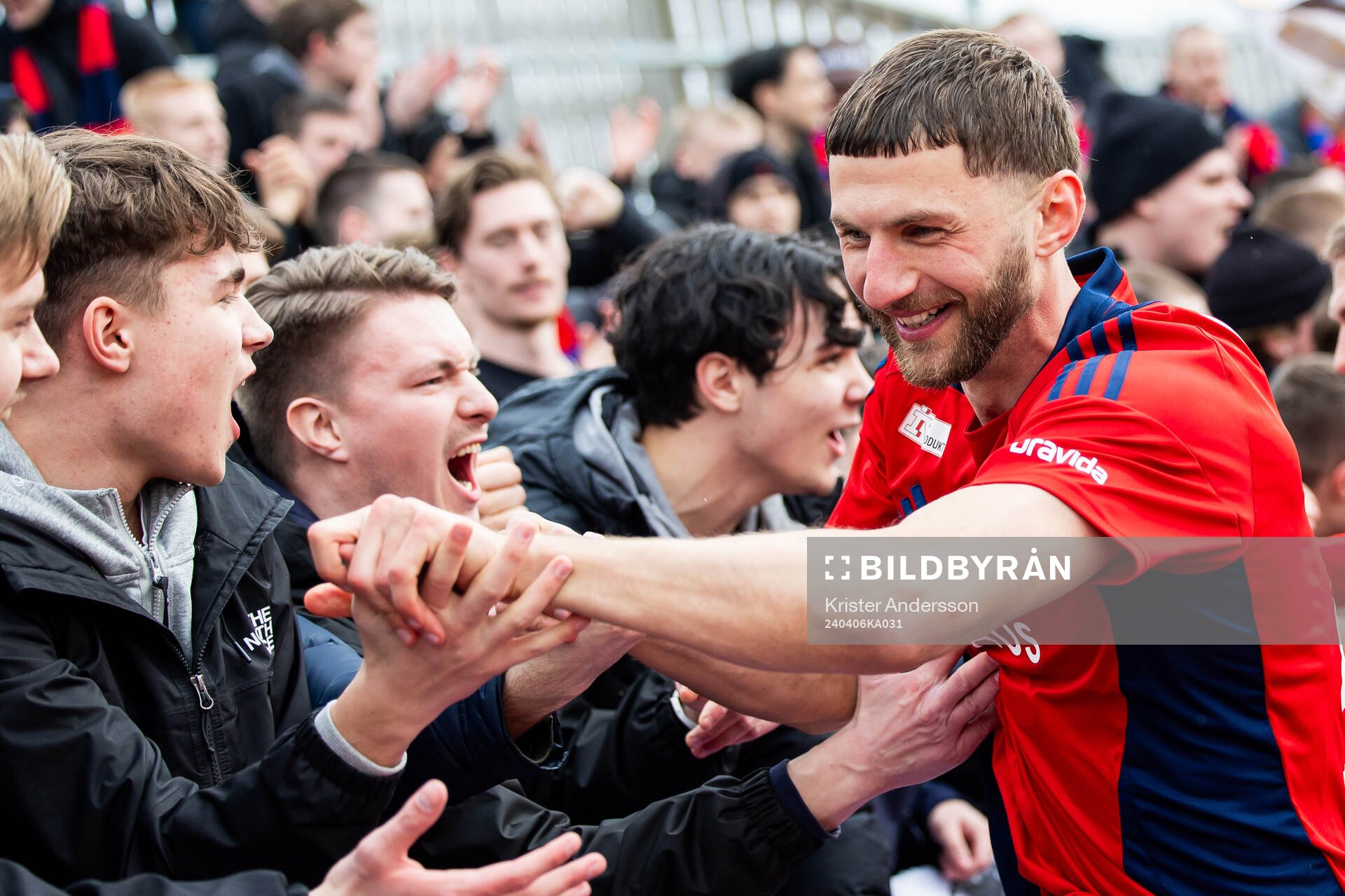 Östers Alibek Aliev jublar efter fotbollsmatchen i Superettan mellan Varberg och Öster den 6 april 2024 i Varberg. 