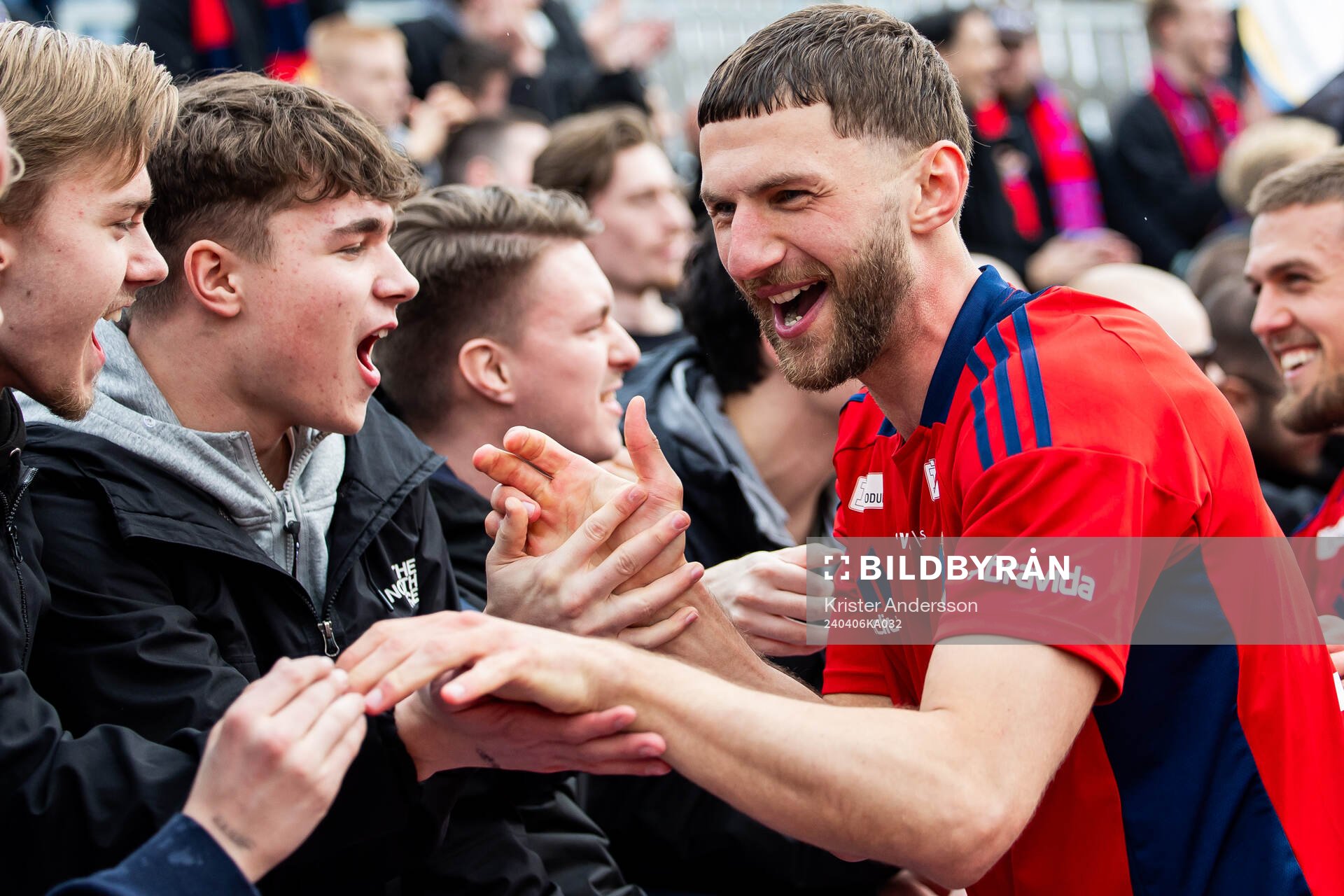 Östers Alibek Aliev jublar efter fotbollsmatchen i Superettan mellan Varberg och Öster den 6 april 2024 i Varberg. 