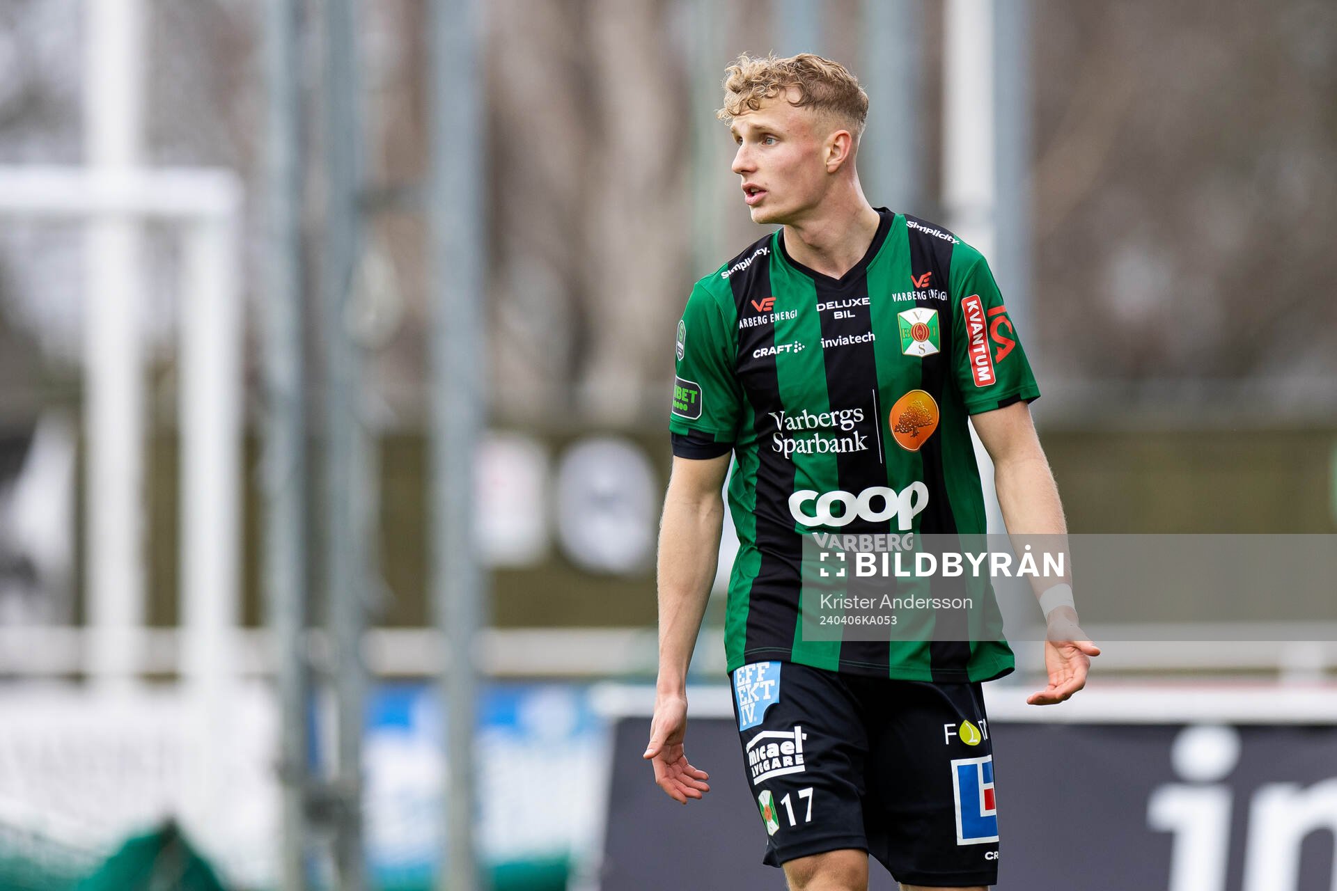 Varbergs Liam Olausson under fotbollsmatchen i Superettan mellan Varberg och Öster den 6 april 2024 i Varberg. 