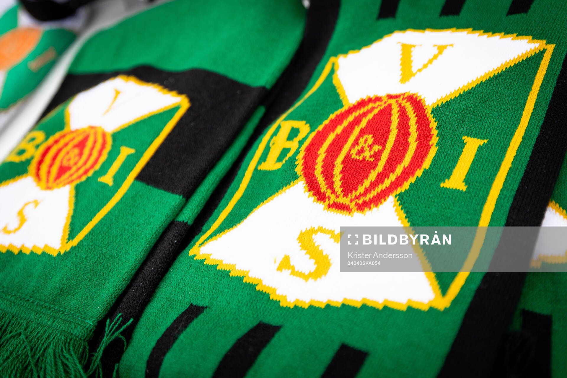 Halsdukar i shoppen inför fotbollsmatchen i Superettan mellan Varberg och Öster den 6 april 2024 i Varberg. 