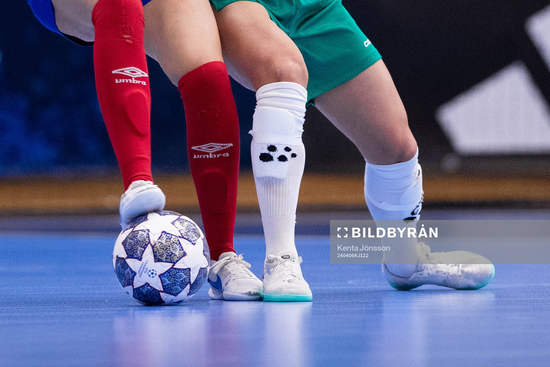 En fotboll och fotbollsskor