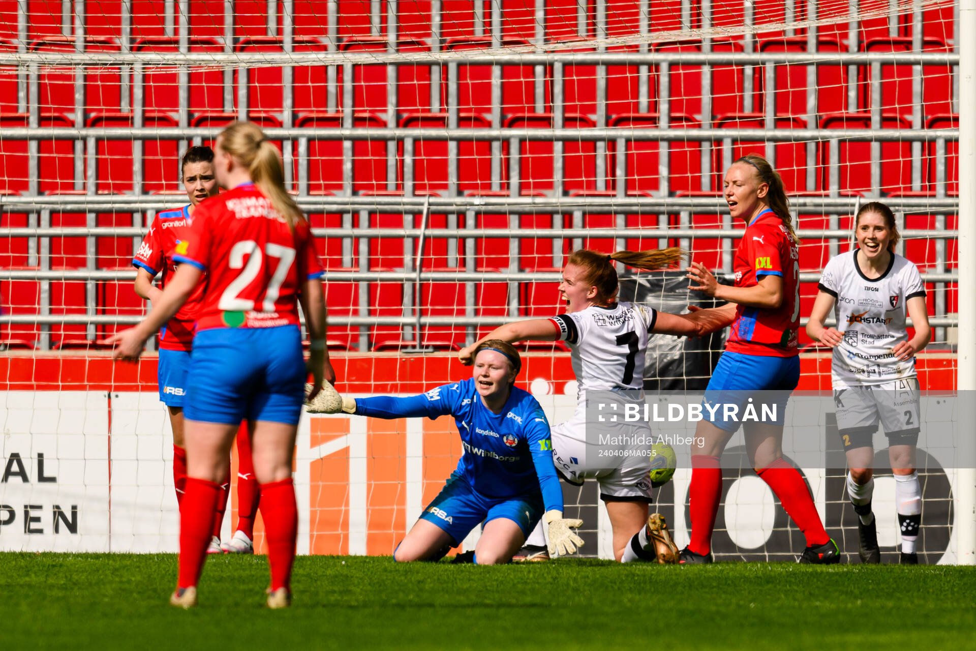 Helsingborg s målvakt Hannah Tegestål deppar och