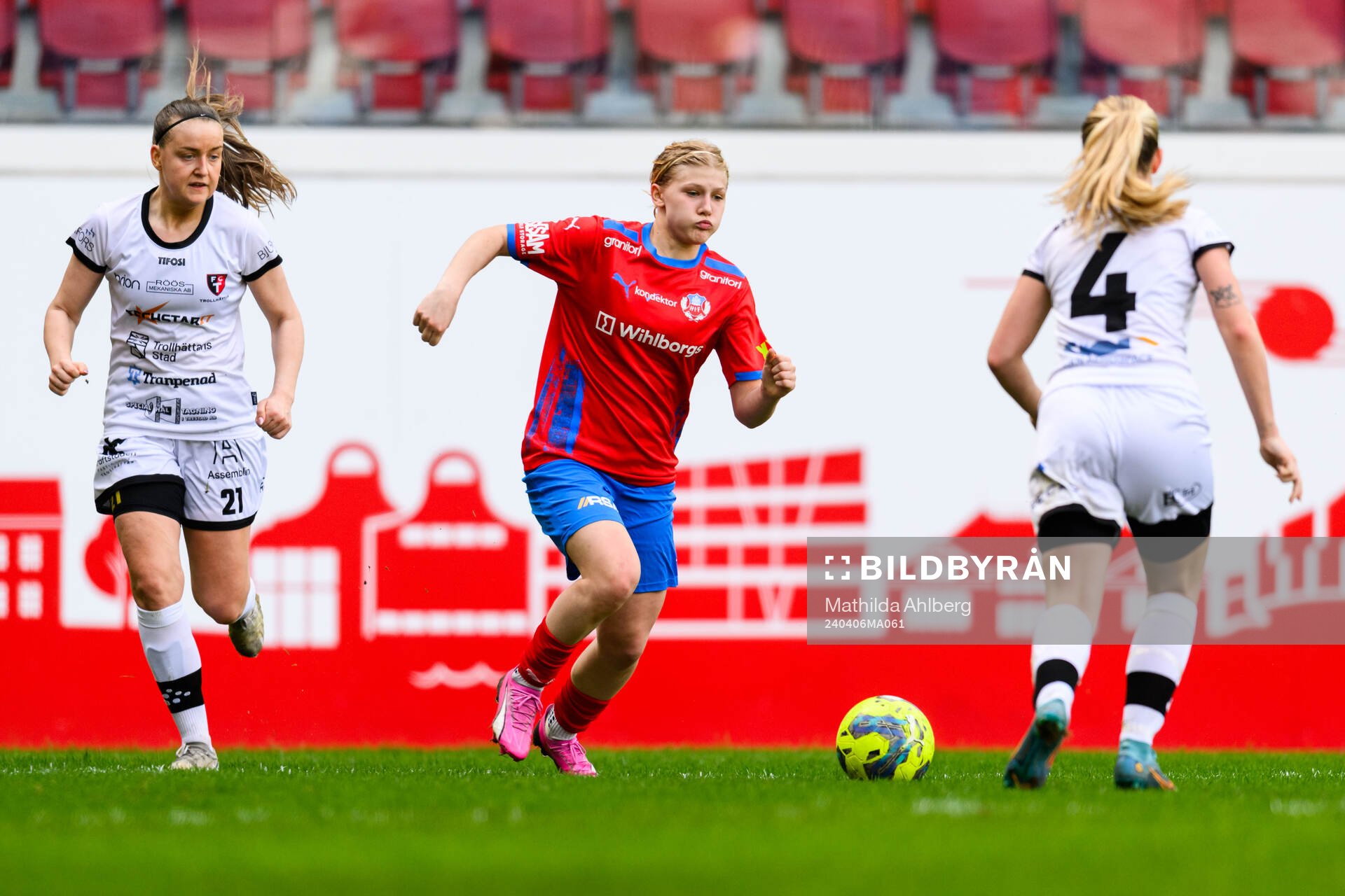 Helsingborg s Alma Larsson och Trollhättans Lisa Malmeling