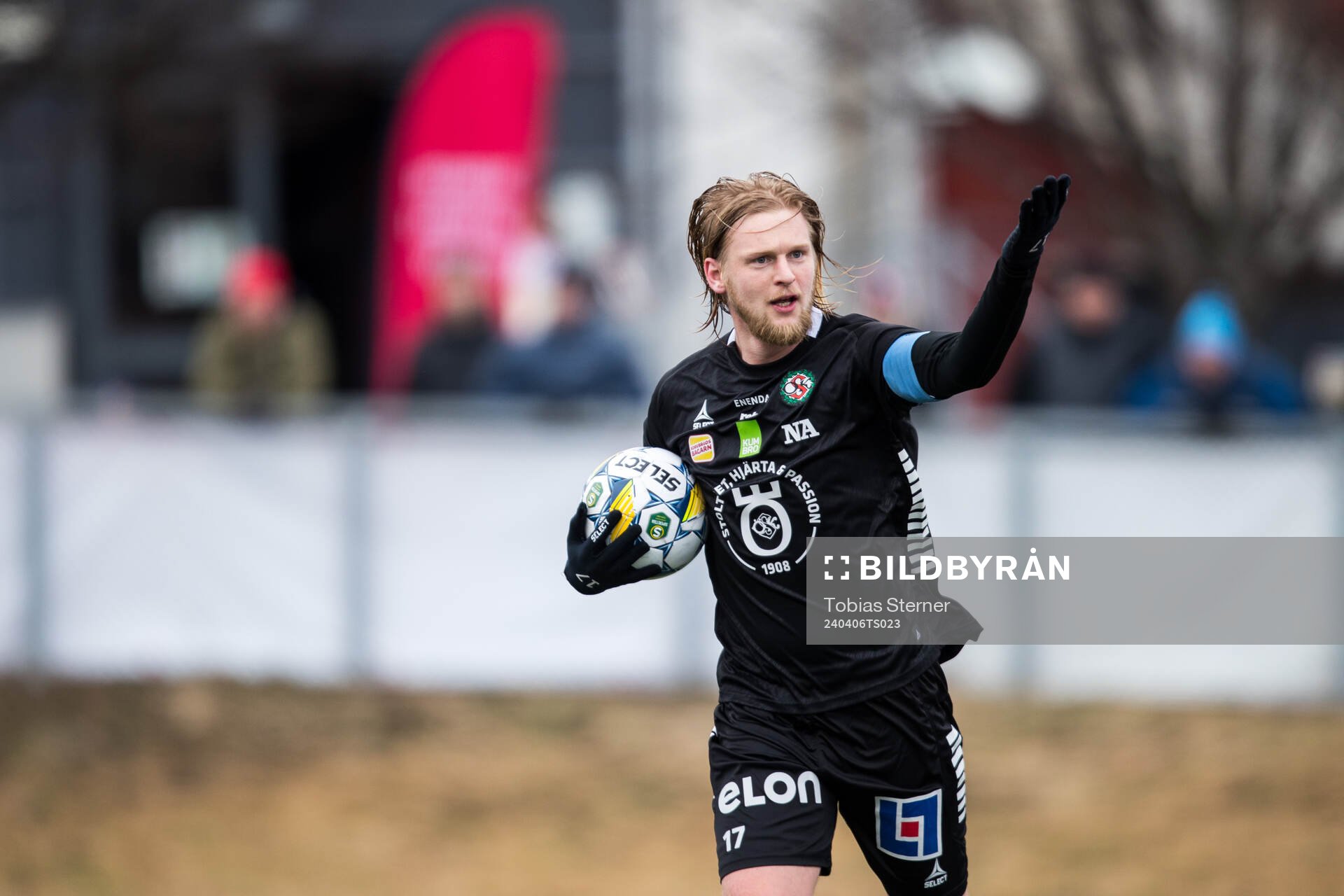 Örebros Kalle Holmberg jublar