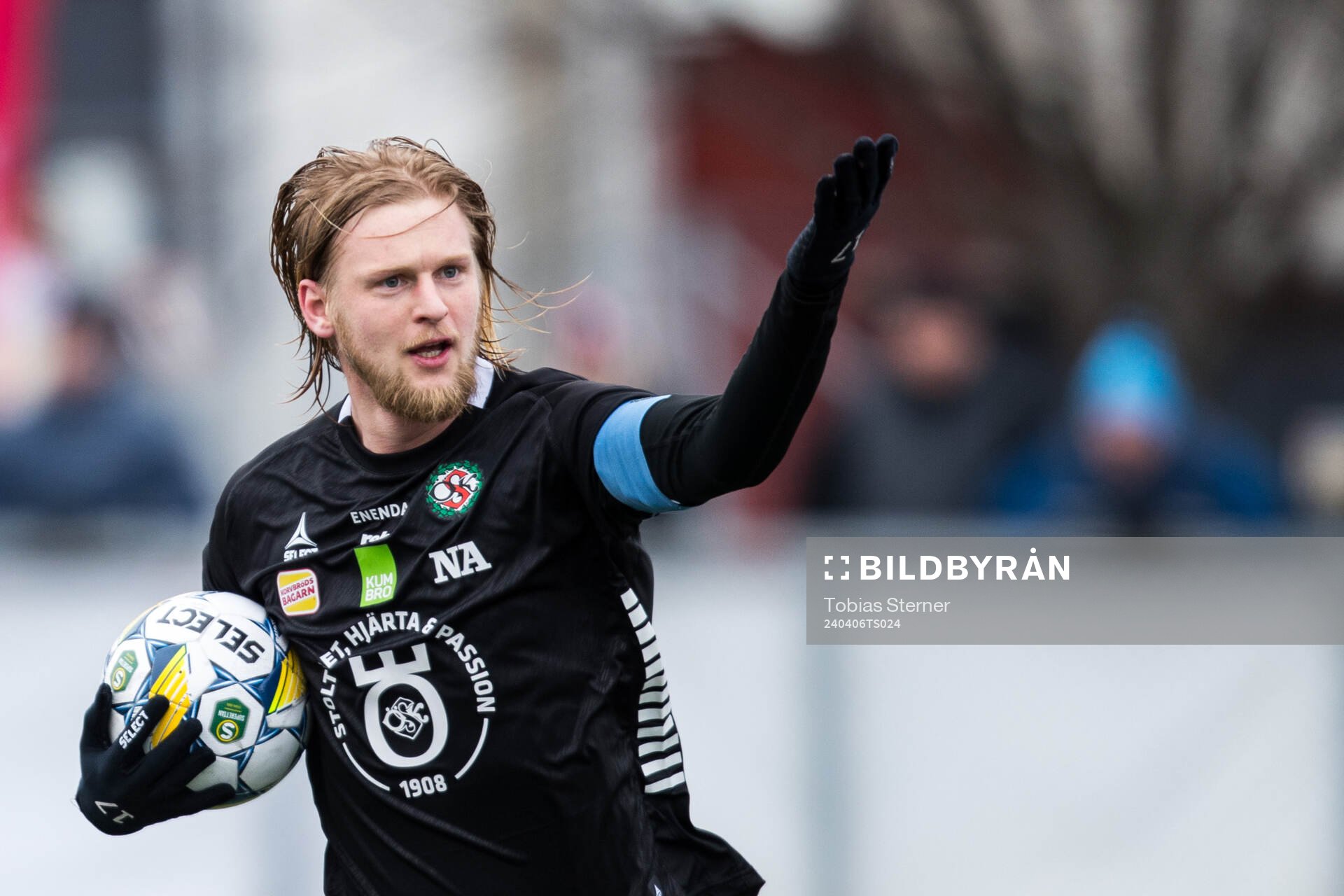 Örebros Kalle Holmberg jublar