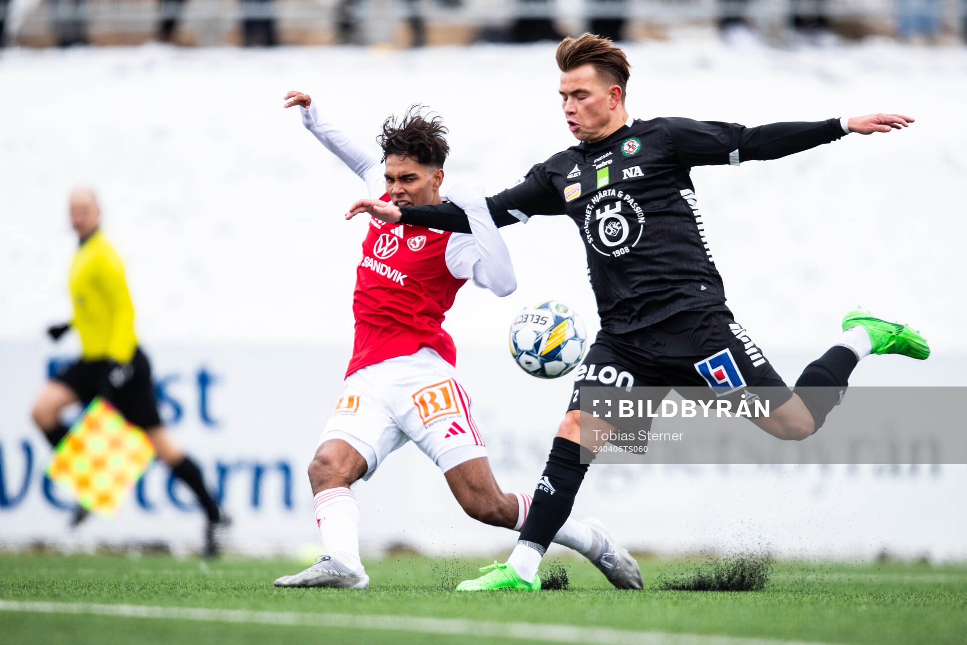 Sandvikens IFs Jonathan Karlsson och Örebros Tobias