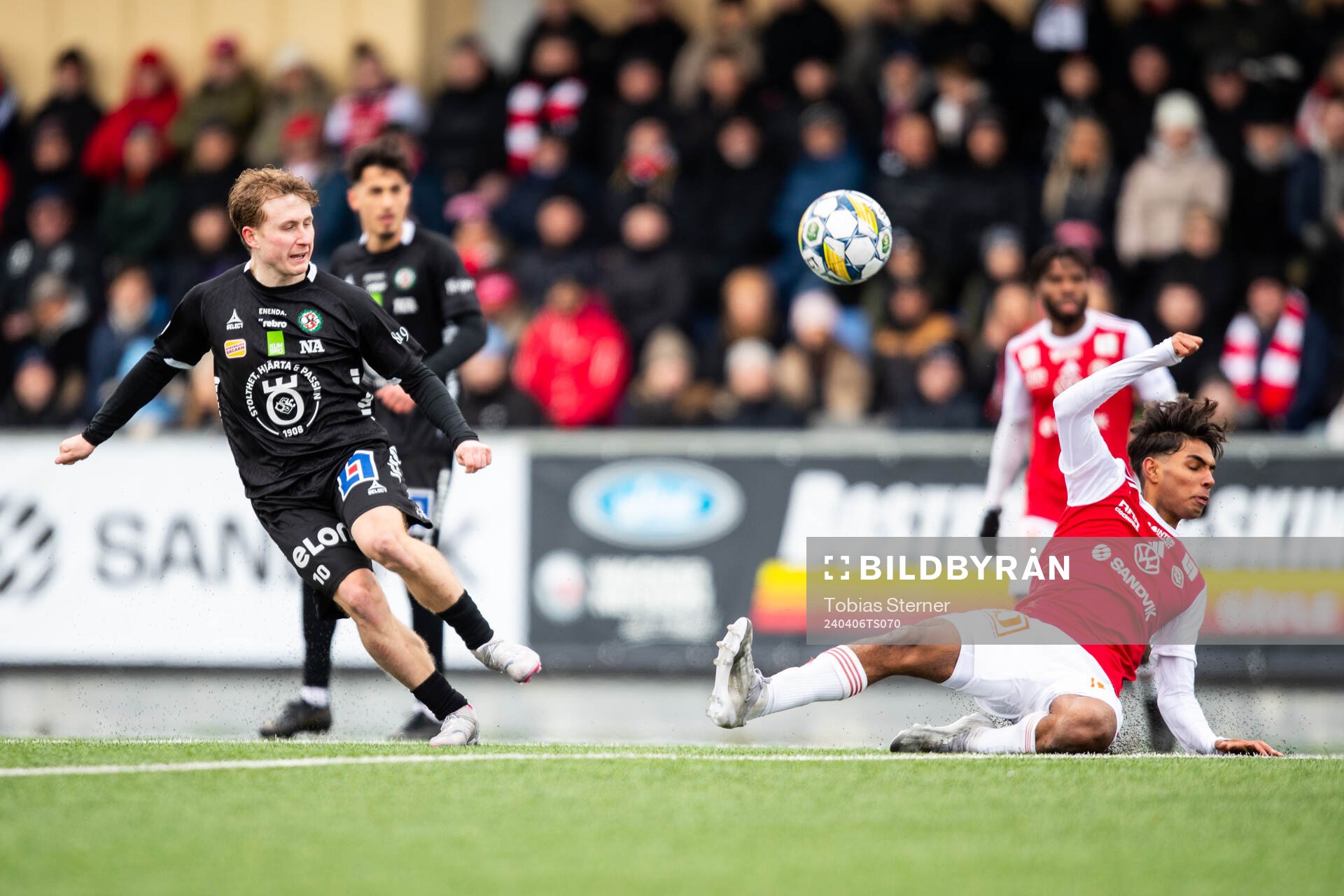 Örebros Victor Backman och Sandvikens IFs Jonathan Karlsson
