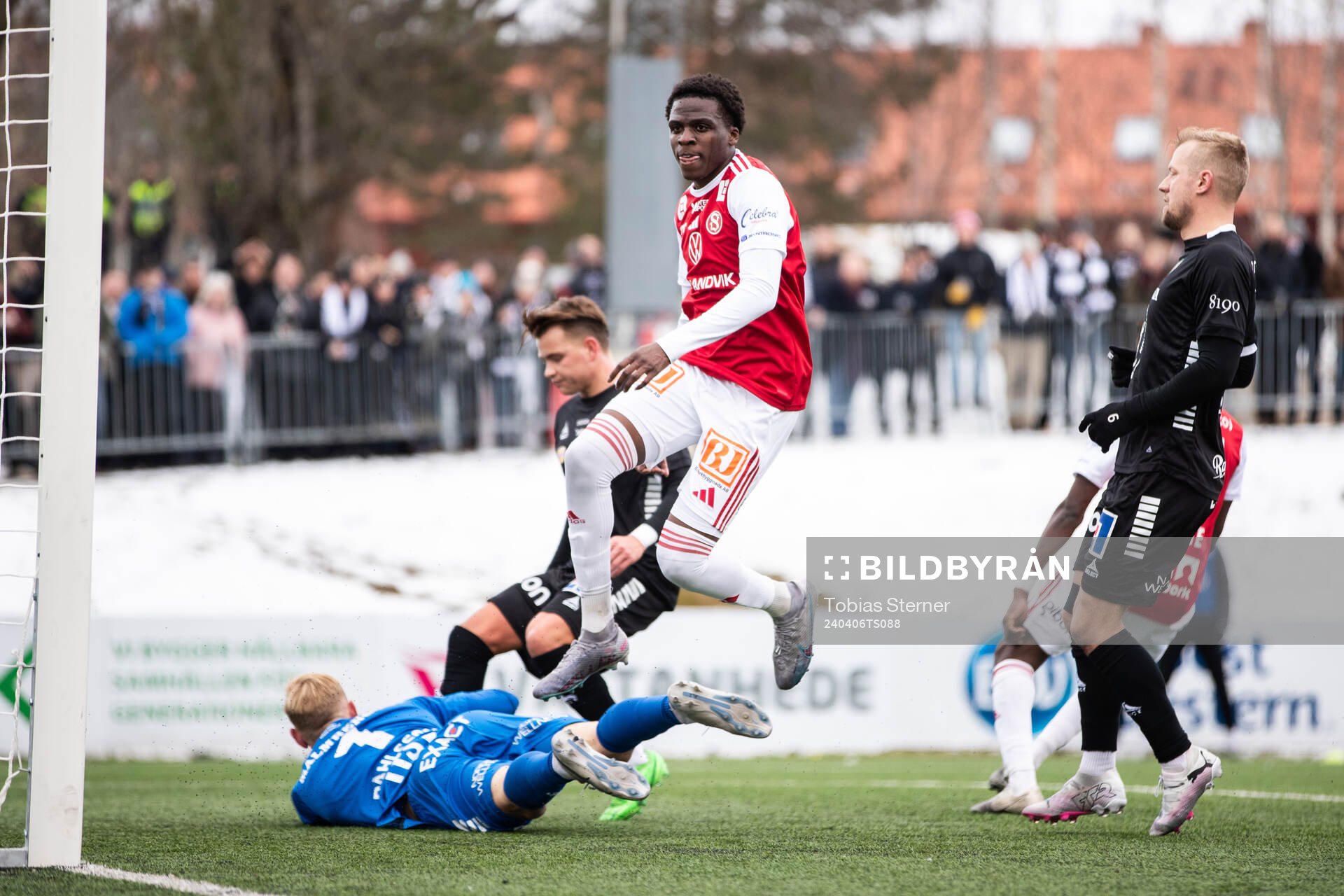 Sandvikens IFs Calvin Kabuye jublar