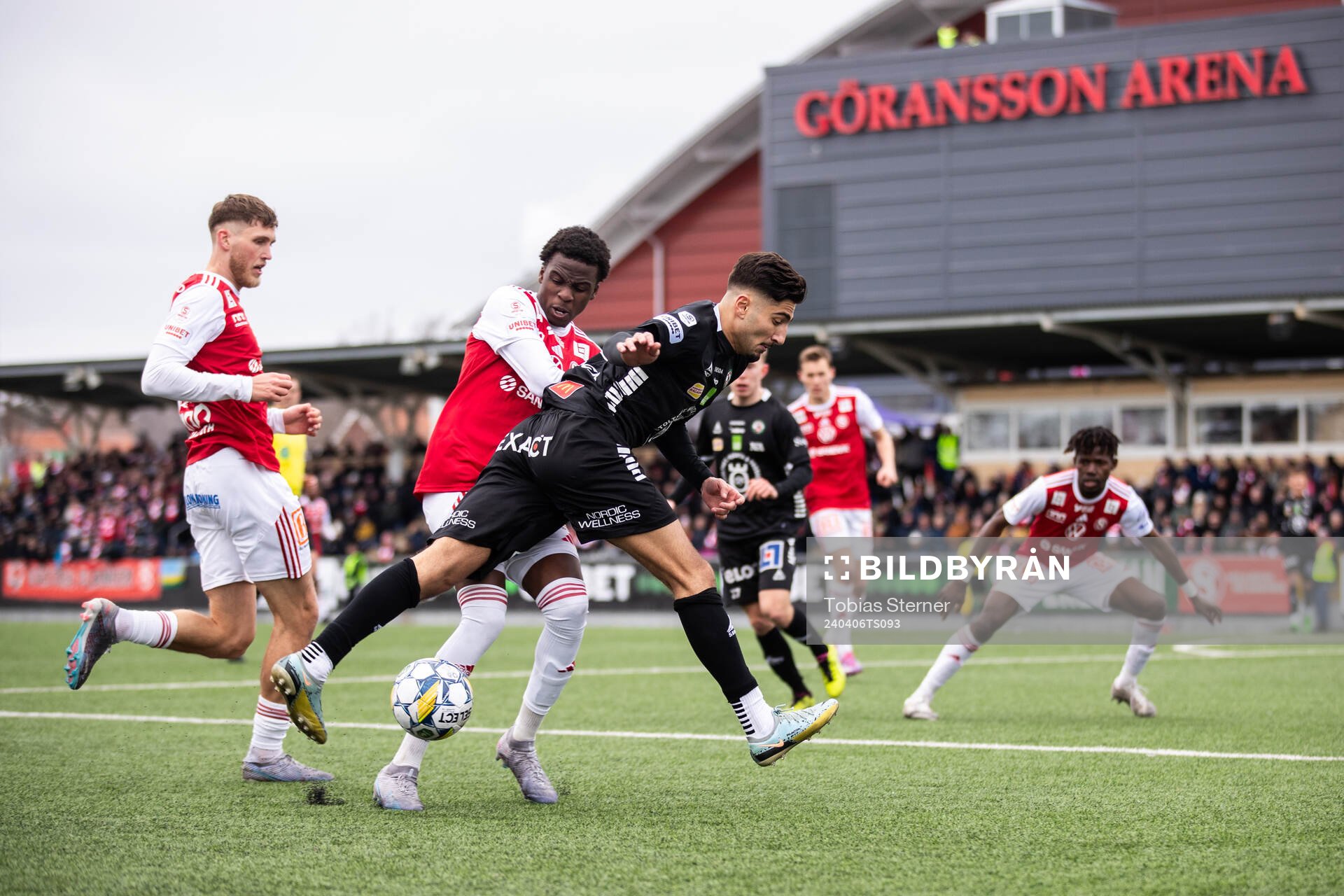 Sandvikens IFs Calvin Kabuye och Örebros Peter Gwargis