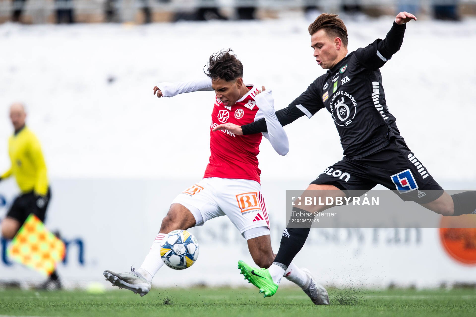 Sandvikens IFs Jonathan Karlsson och Örebros Tobias