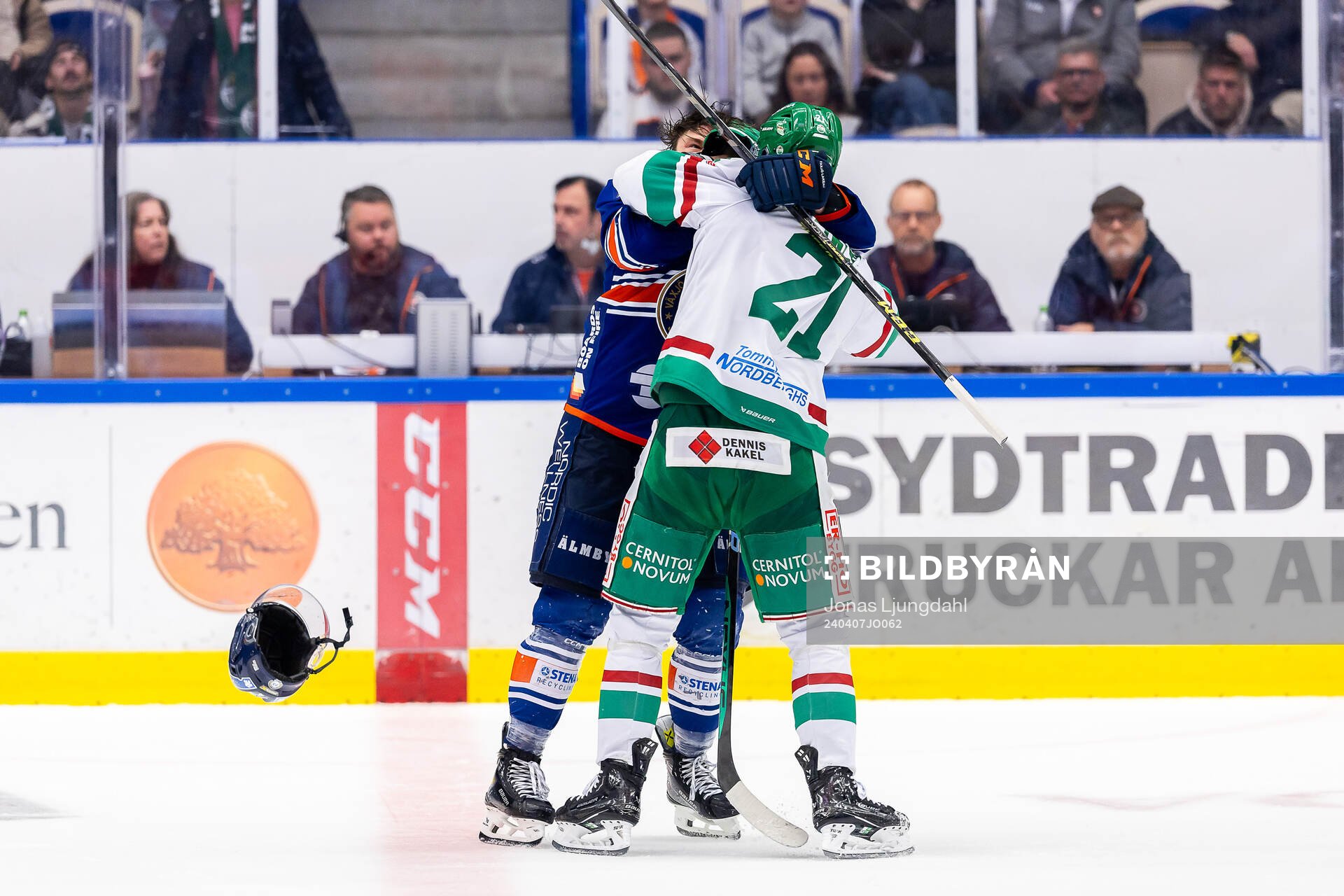 Irriterat mellan Växjös Keegan Lowe och Rögles Henry