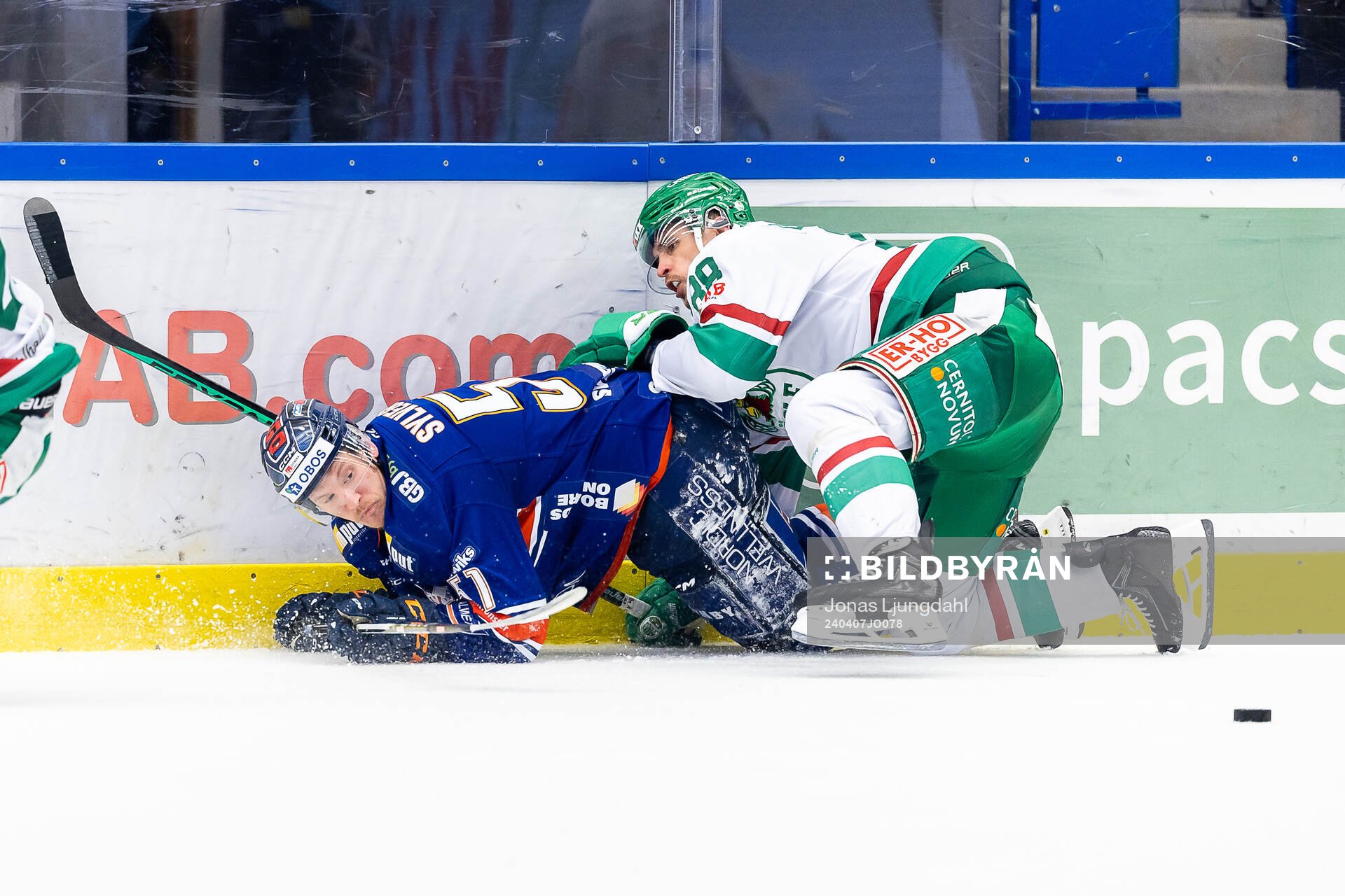 Växjös Emil Sylvegård och Rögles Brandon Davidson
