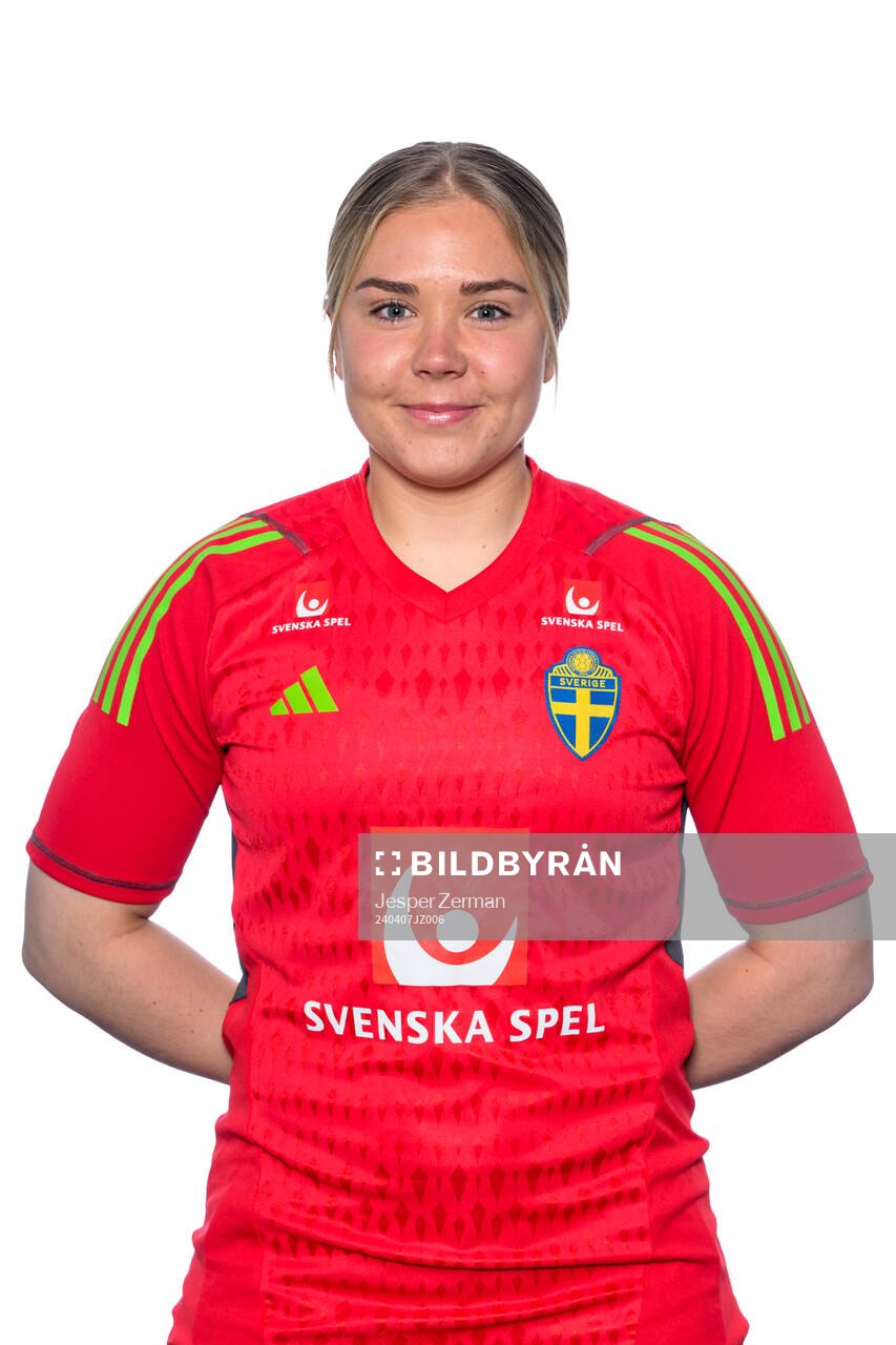 Sofia Hjern i det svenska U23-damlandslaget poserar för ett porträtt den 7 april 2024 i Gävle. 