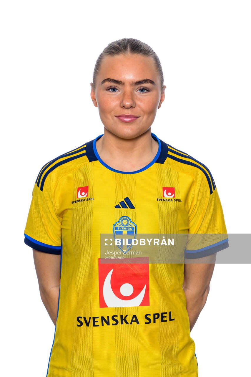 Louise Hvarfner i det svenska U23-damlandslaget poserar för ett porträtt den 7 april 2024 i Gävle. 