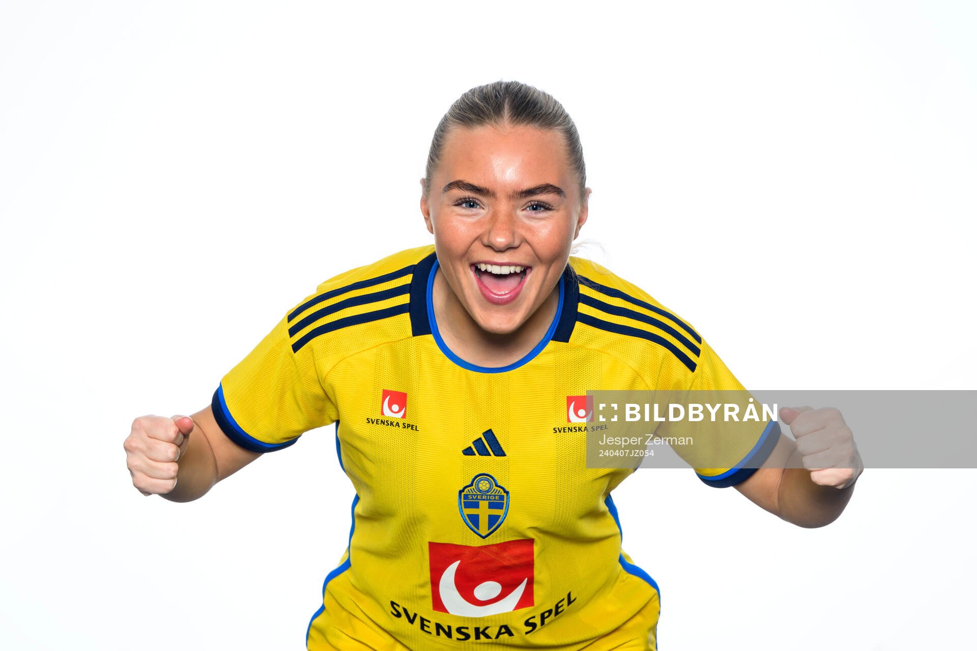 Louise Hvarfner i det svenska U23-damlandslaget poserar för ett porträtt den 7 april 2024 i Gävle. Editors note: Bilden är retuscherad, bakgrunden har utökats digitalt.