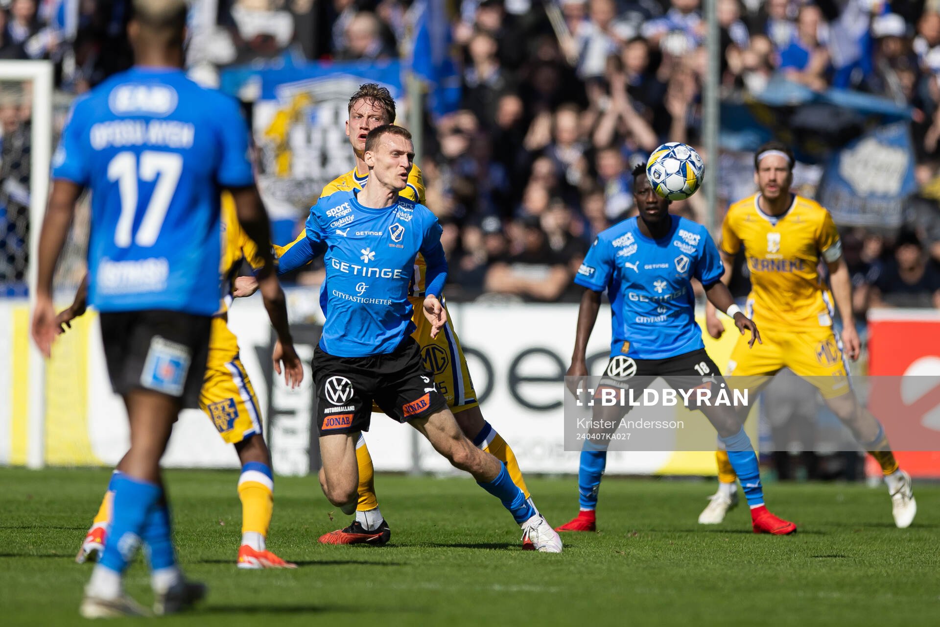 Halmstads Viktor Granath under fotbollsmatchen i Allsvenskan mellan Halmstad och IFK Göteborg den 7 april 2024 i Halmstad. 
