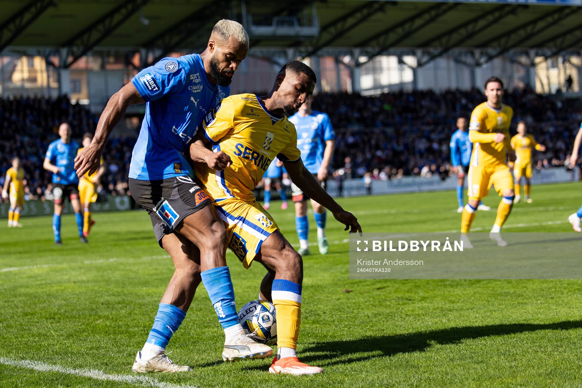 Halmstads Phil Ofosu-Ayeh och IFK Göteborgs Paulos Abraham