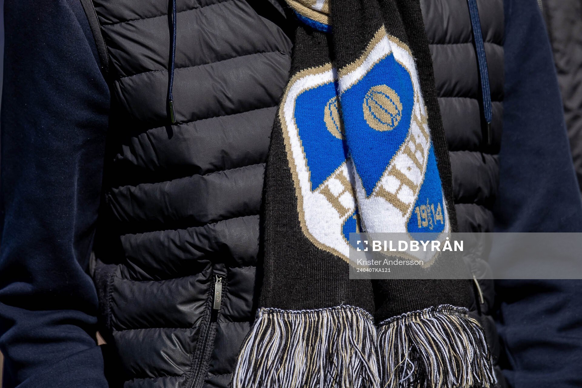 Halmstads halsduk under fotbollsmatchen i Allsvenskan mellan Halmstad och IFK Göteborg den 7 april 2024 i Halmstad. 