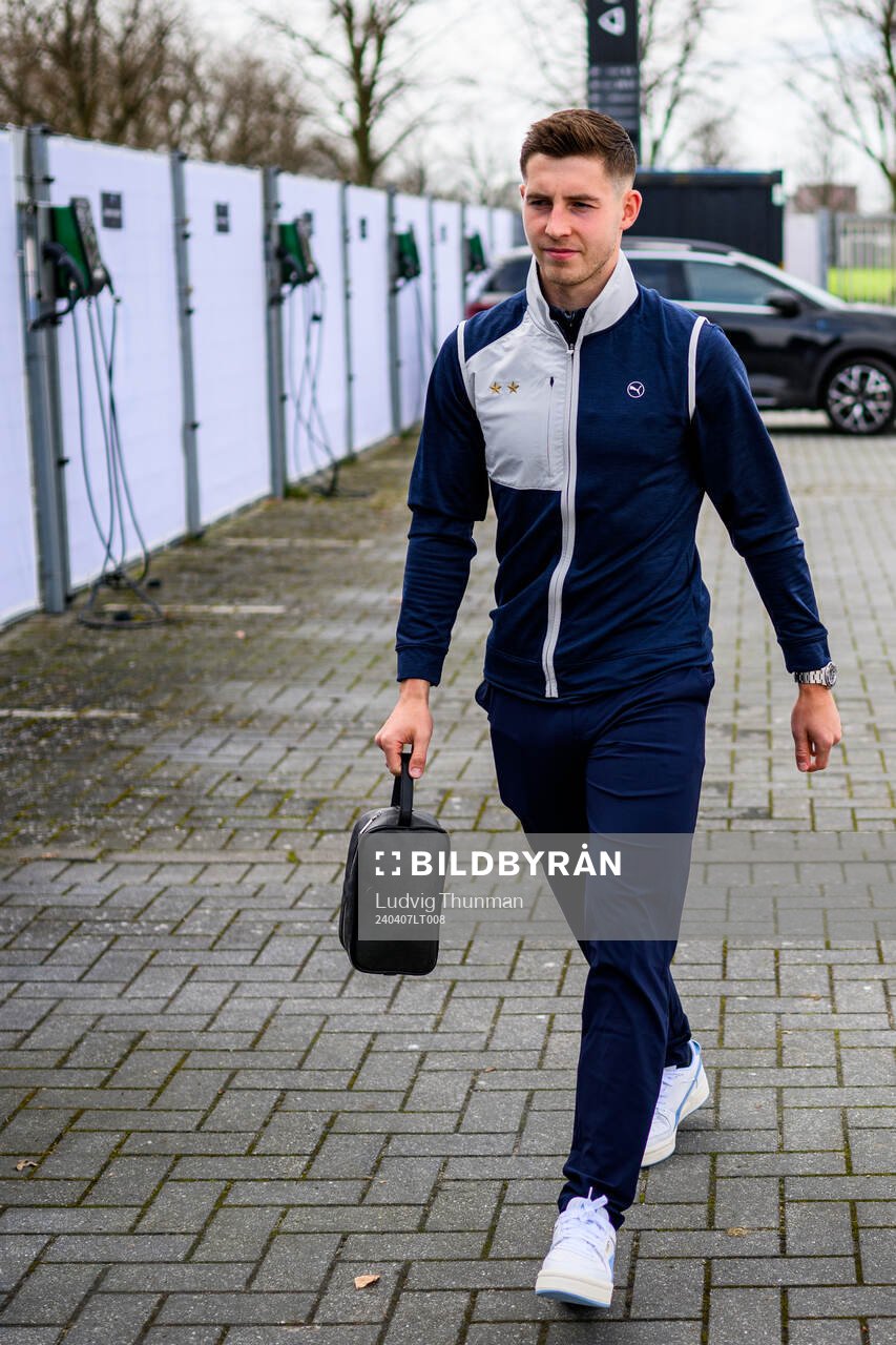 Malmö FFs Lasse Berg Johnsen ankommer till arenan